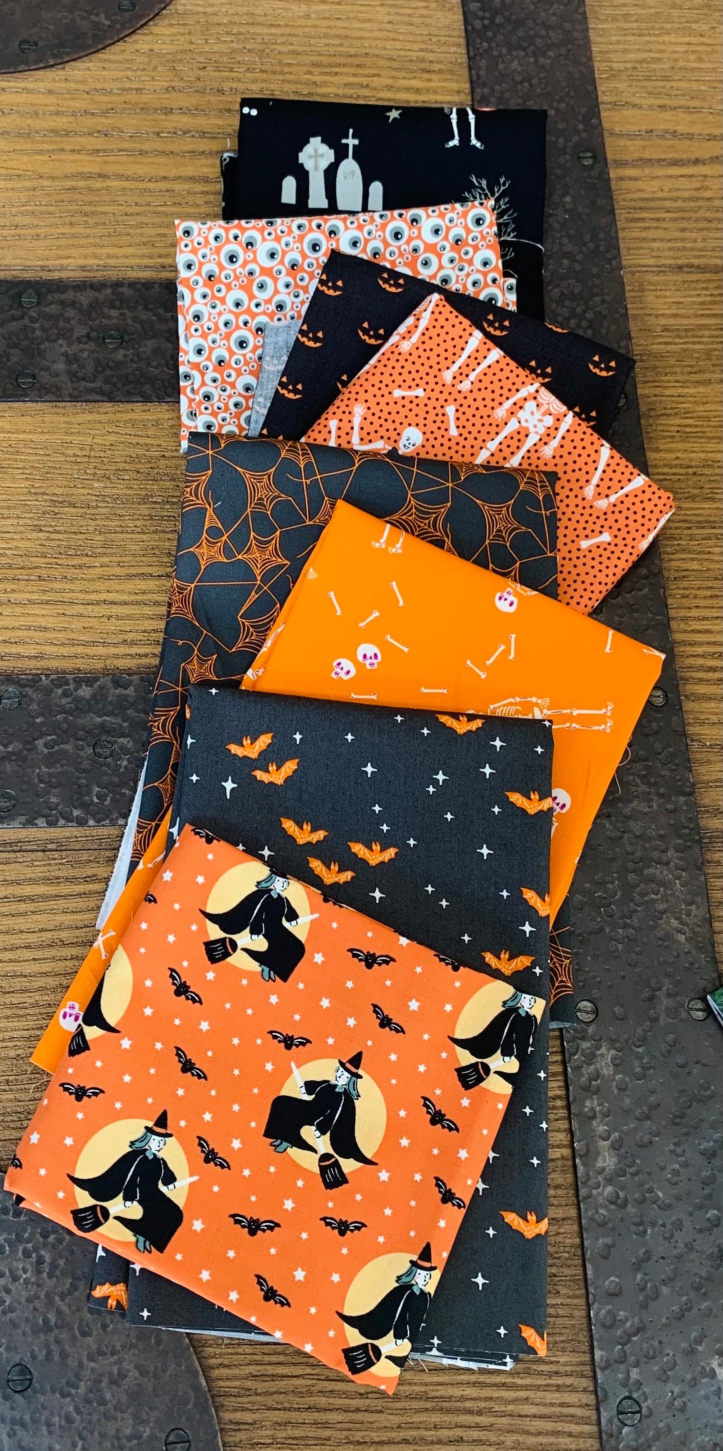 Orange and Black Halloween by color - AGF spooky n sweet - Poppie cotton | 8 Fat quarters fabrics | sweet tooth | spooky witchy