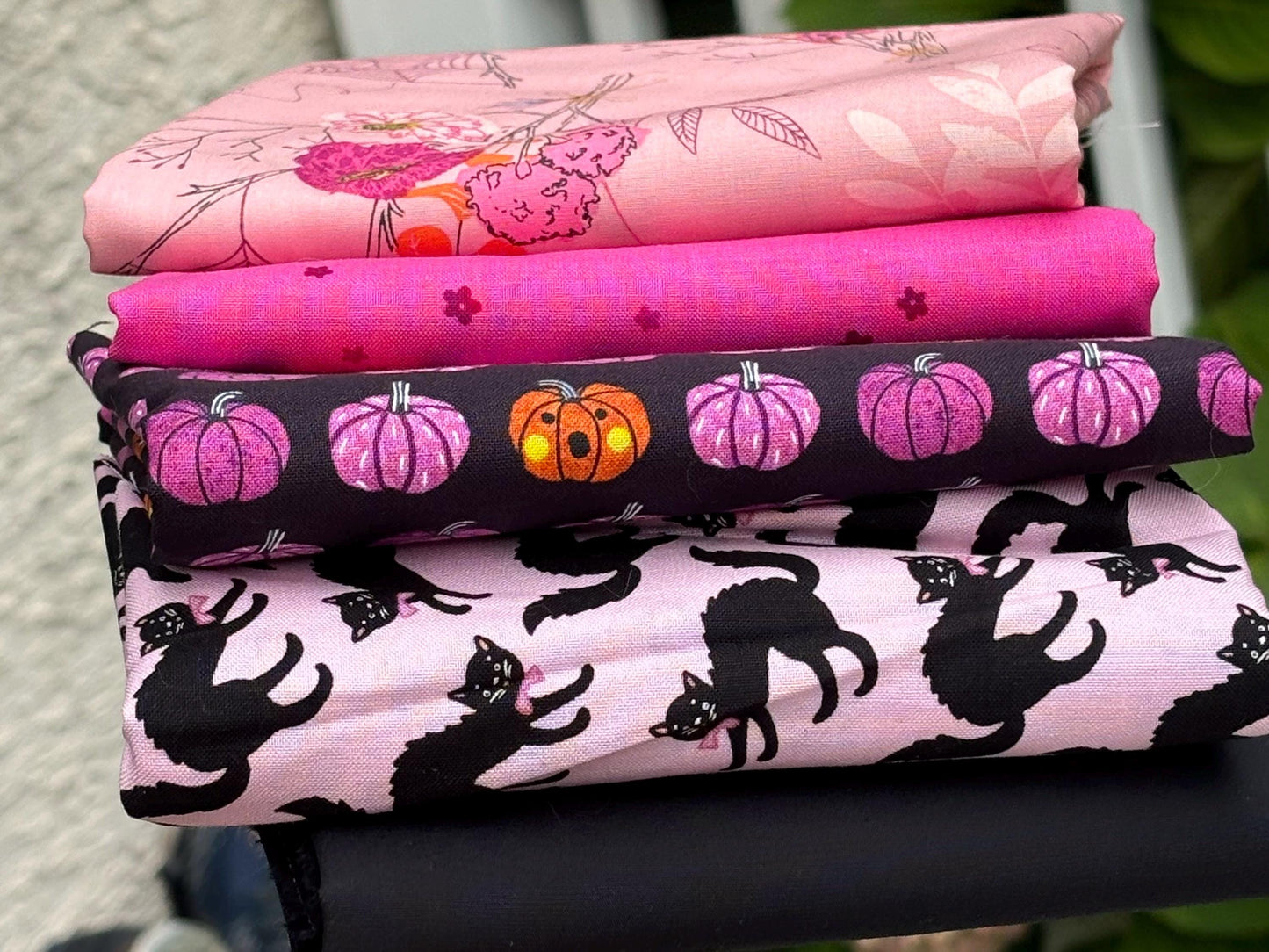 Happy pink halloween - 16 fat quarter bundle - halloween - pumpkin - pink | Poppie cotton AGF - sweet n spooky