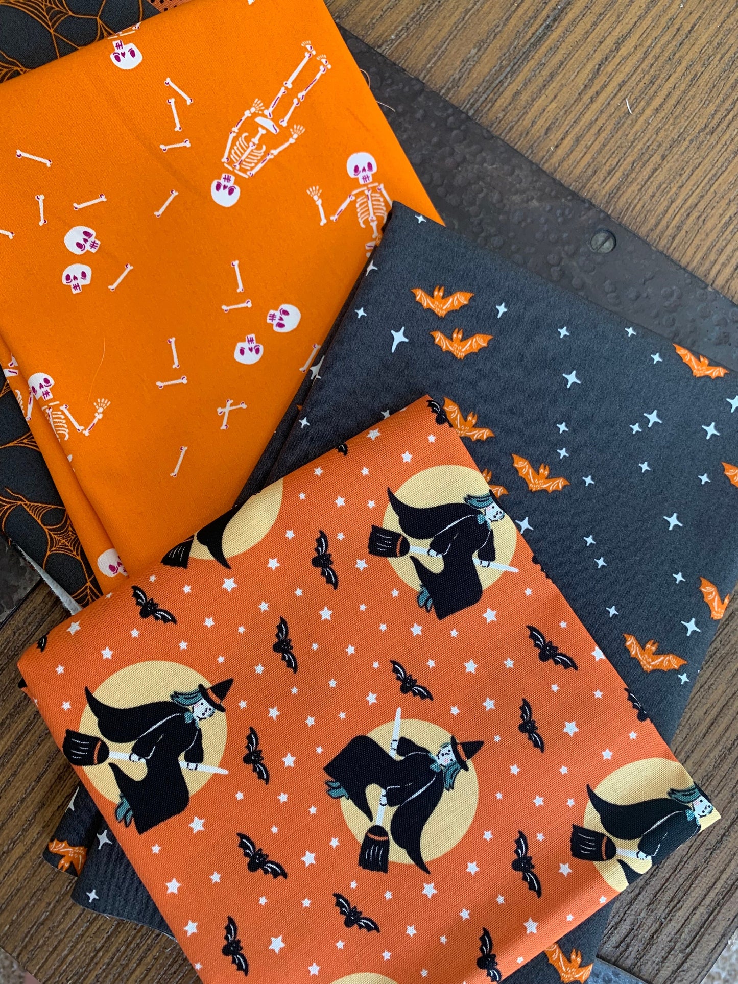 Orange and Black Halloween by color - AGF spooky n sweet - Poppie cotton | 8 Fat quarters fabrics | sweet tooth | spooky witchy