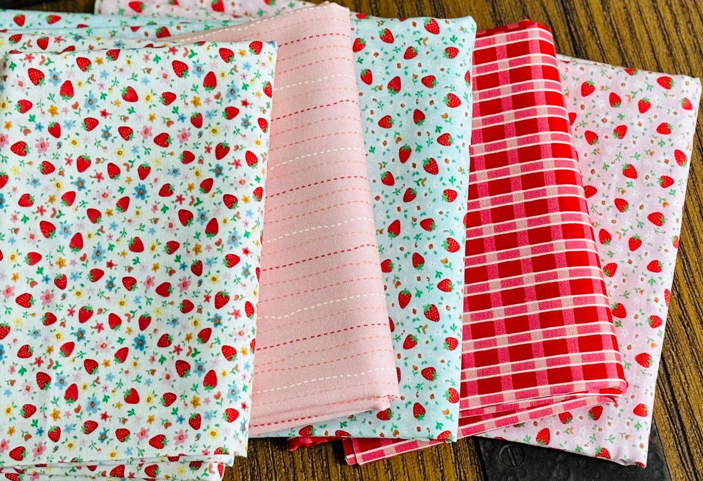 Market day strawberries - seasonal - 5 fat quarter bundle - Strawberry - mushroom blooms - plaid | Poppie cotton Lori Holt