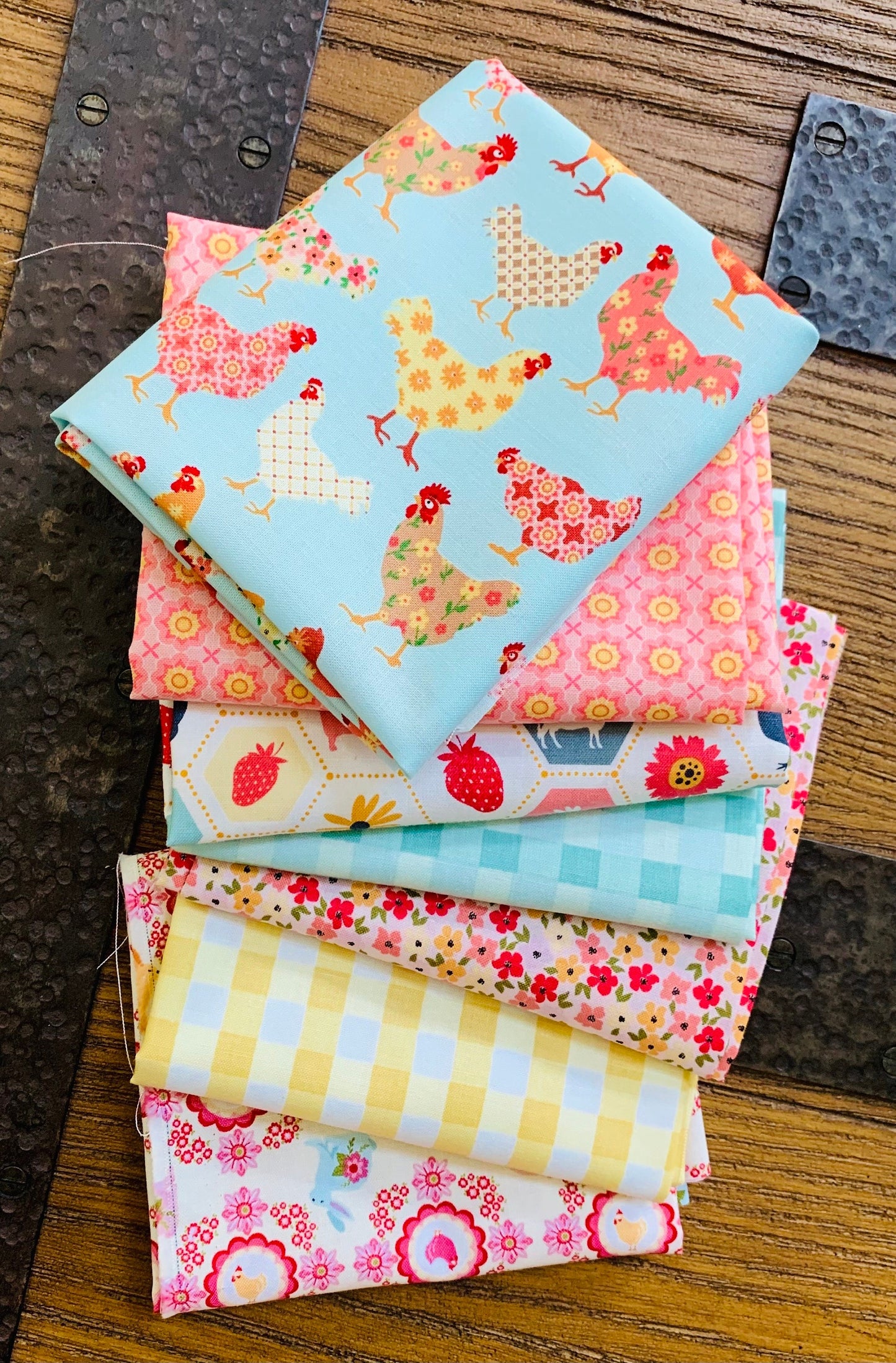 Cheeky chickens and more | 7 fat quarter bundle | Prairie sister homestead | strawberry | plaid | Poppie cotton