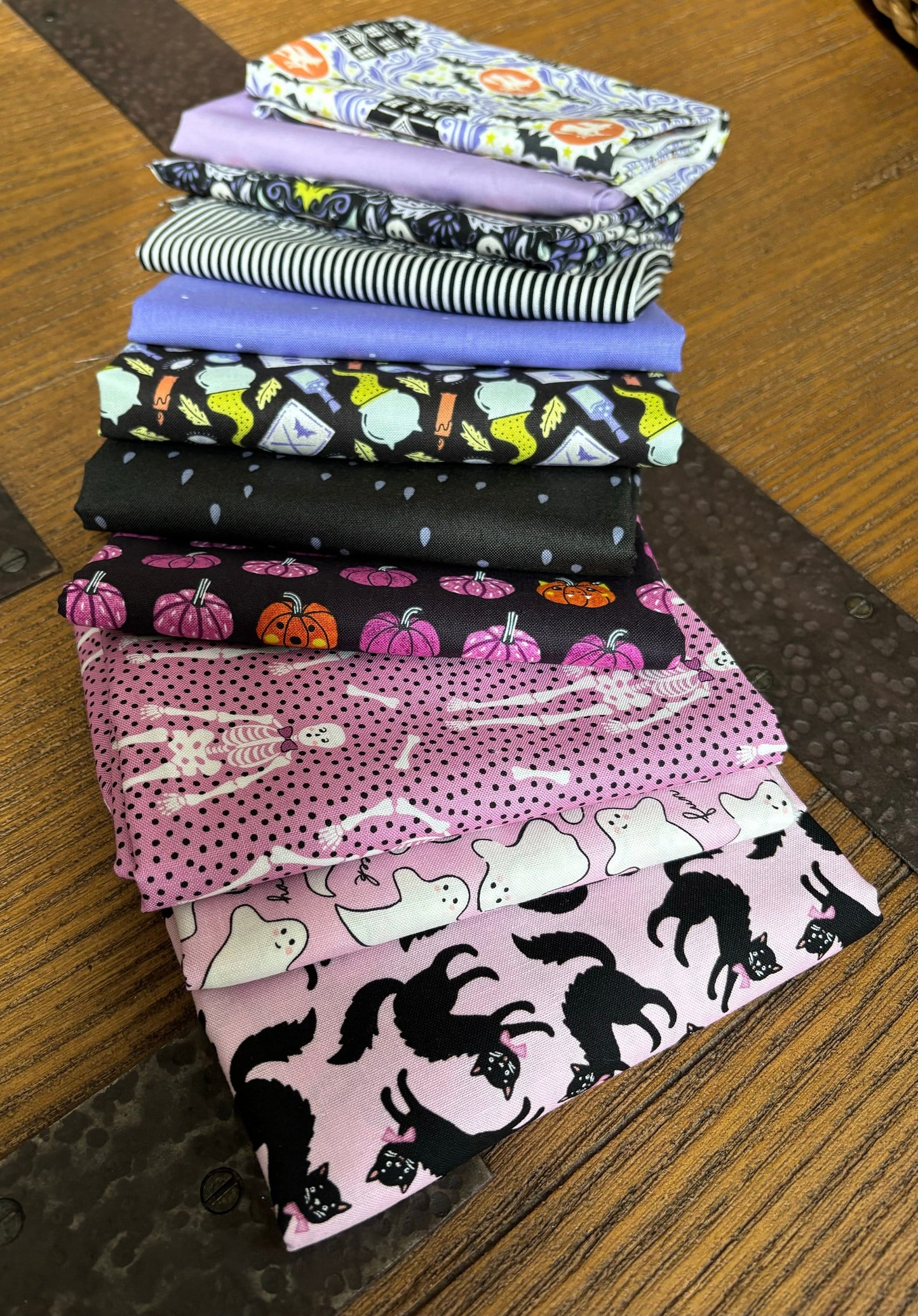 Halloween by color pink to Purple school of magic - sweet tooth 11 Fat quarter fabrics | Halloween colors | spooky witchy