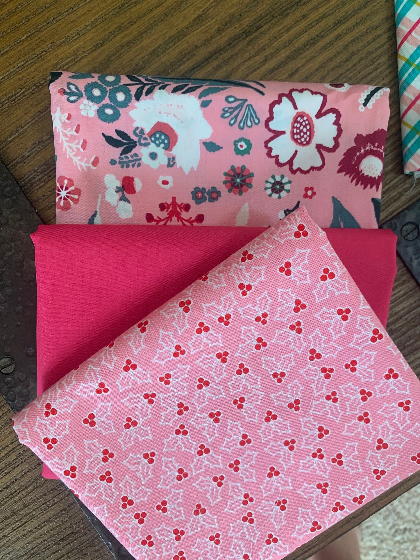 Happy pink Holidays 15 FQ bundle AGF - Liberty -wintertime | metallic | Holiday classics | Cozy Christmas Lori Holt - Christmas in the city