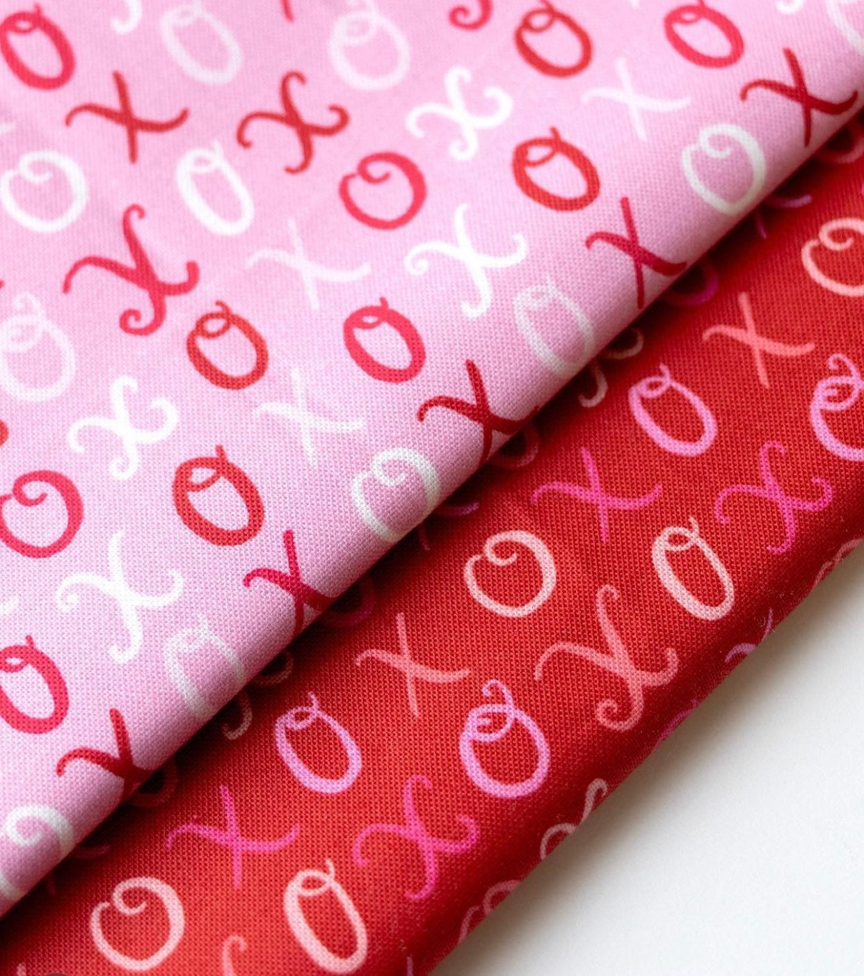 Love in bloom FIGO - Lollipops yardage 90622-20 | in stock | Louise Pretzel | valentine | Red | Pink | Hearts | Roses | Kisses | PINK