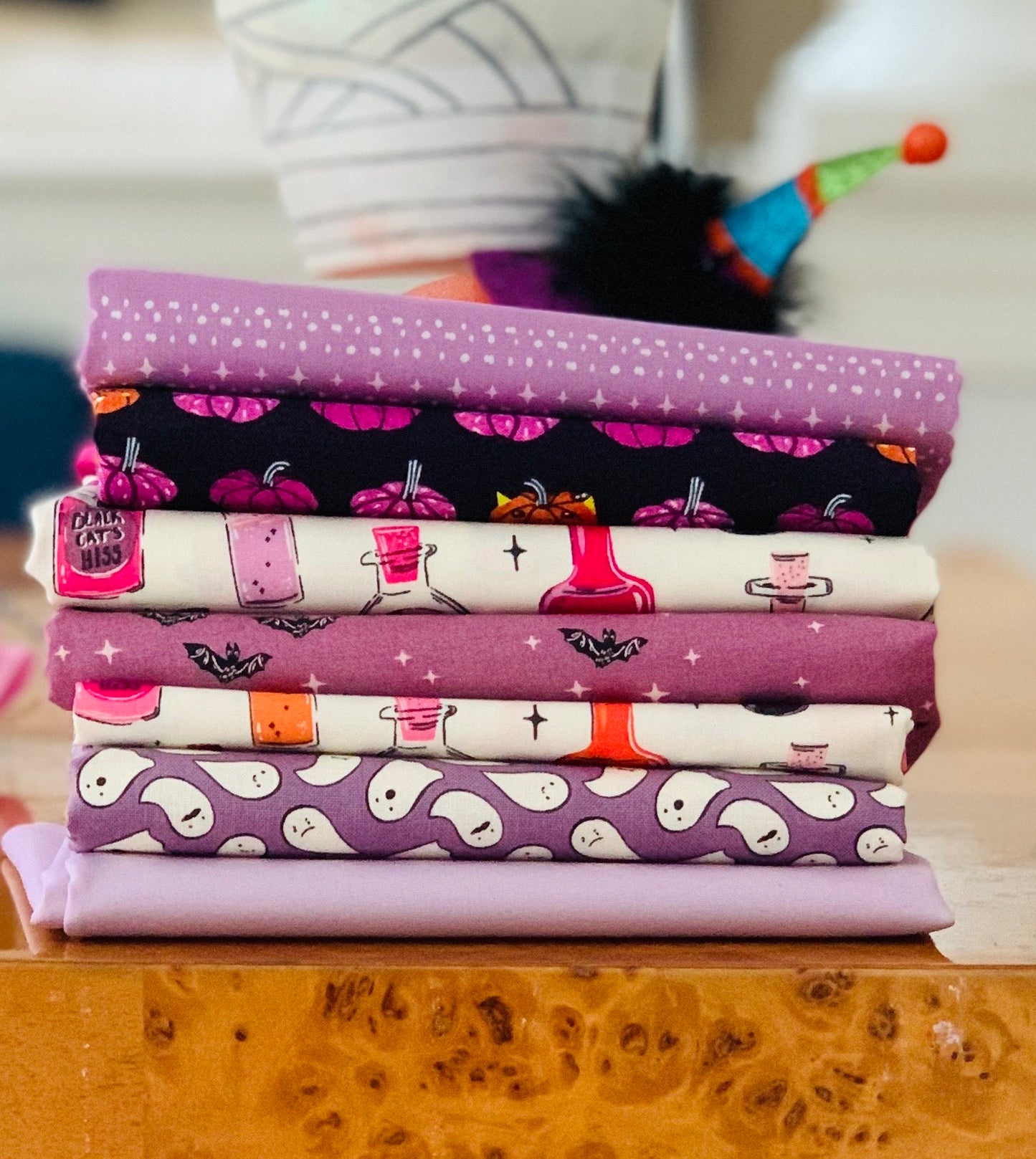 Halloween by color - Mauve AGF spooky n sweet - bring your own boos | 7 Fat quarters fabrics | Mauve | spooky witchy