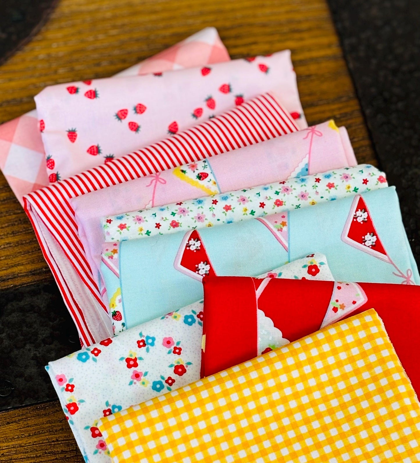 Market day bunting and more - seasonal - 9 fat quarter bundle - Strawberry - mushroom blooms - plaid | Poppie cotton Lori Holt