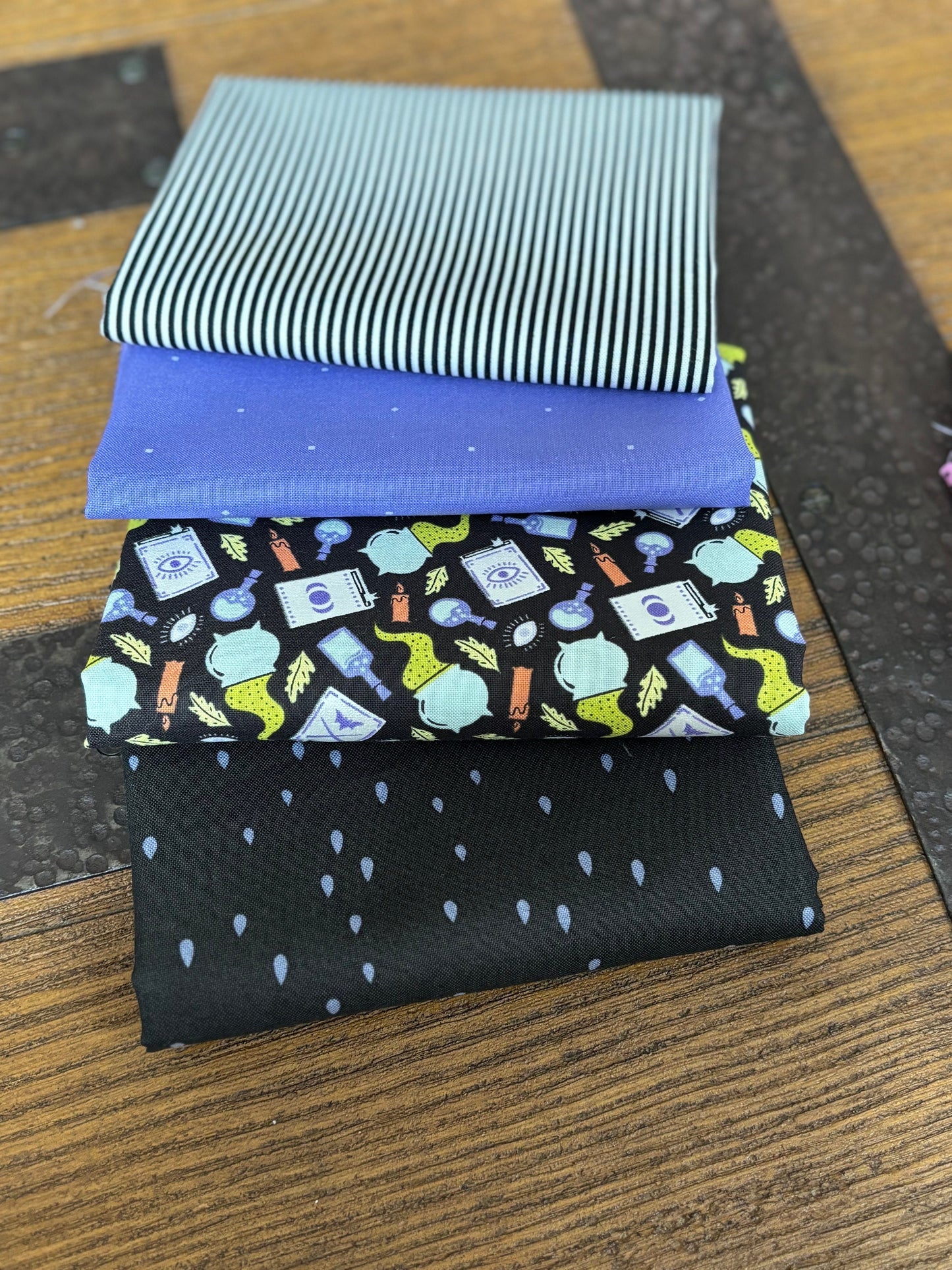 Halloween by color pink to Purple school of magic - sweet tooth 11 Fat quarter fabrics | Halloween colors | spooky witchy