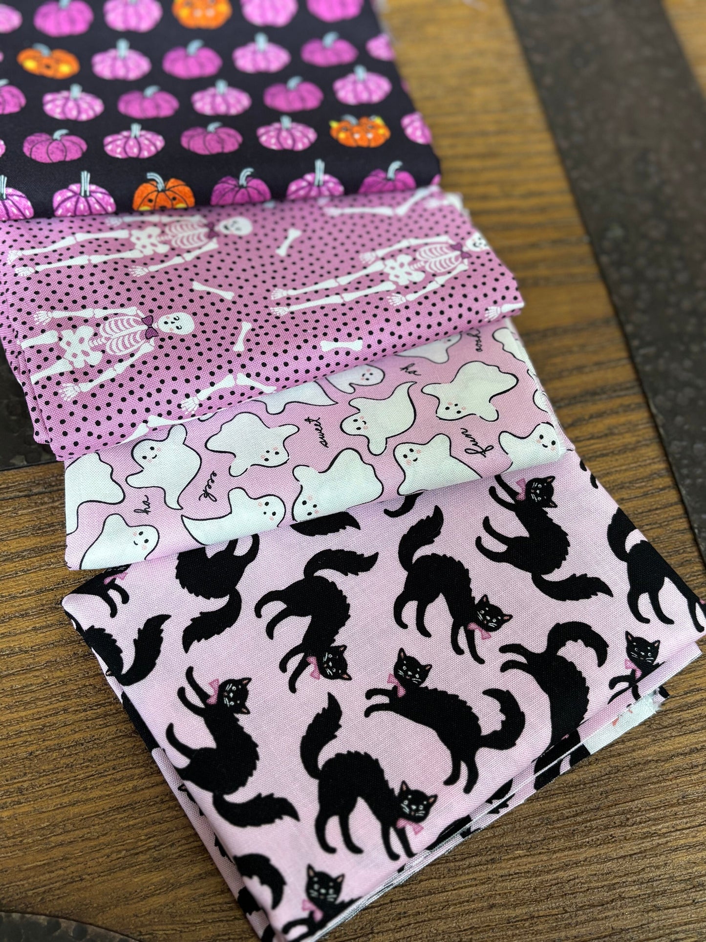 Halloween by color pink to Purple school of magic - sweet tooth 11 Fat quarter fabrics | Halloween colors | spooky witchy