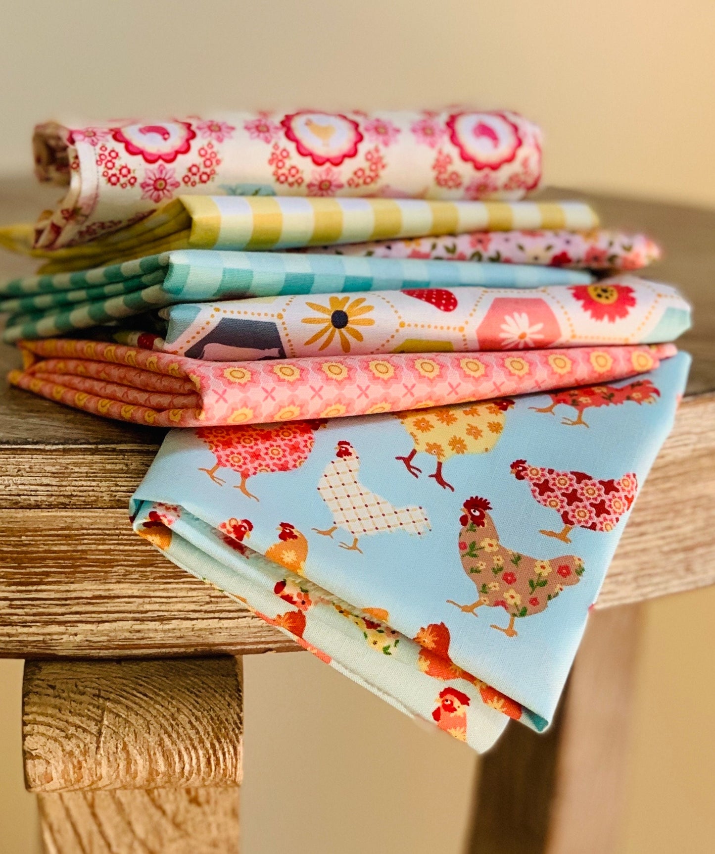 Cheeky chickens and more | 7 fat quarter bundle | Prairie sister homestead | strawberry | plaid | Poppie cotton