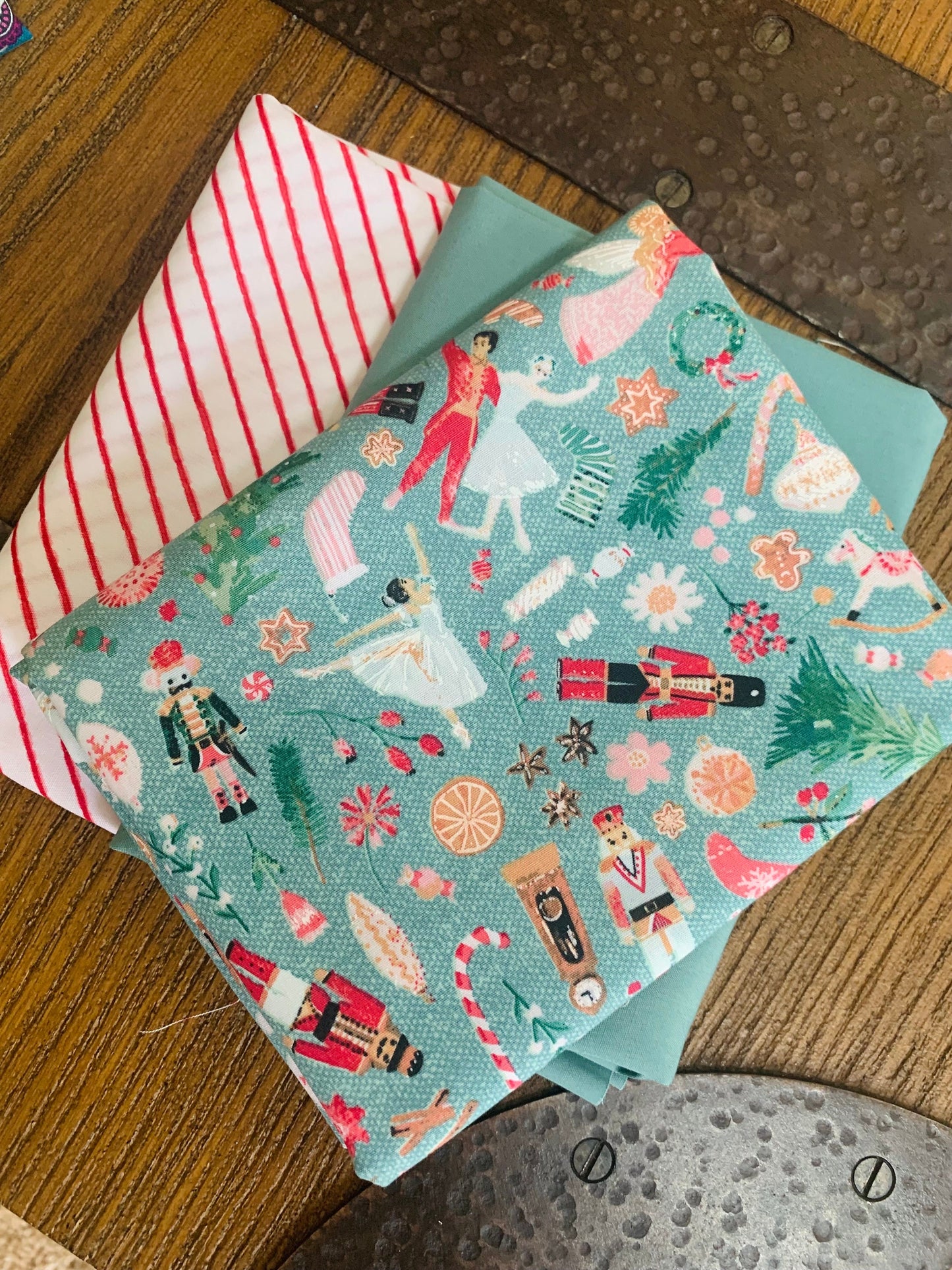 Happy pink Holidays 15 FQ bundle AGF - Liberty -wintertime | metallic | Holiday classics | Cozy Christmas Lori Holt - Christmas in the city