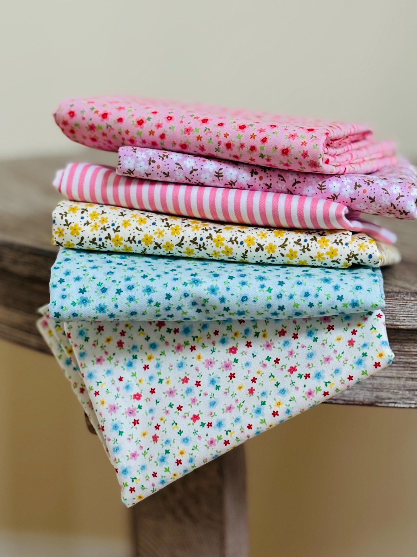 Ditsy tiny flowers - 6 fat quarter bundle including a matching stripe - Market day - poppie cotton - delightful department store
