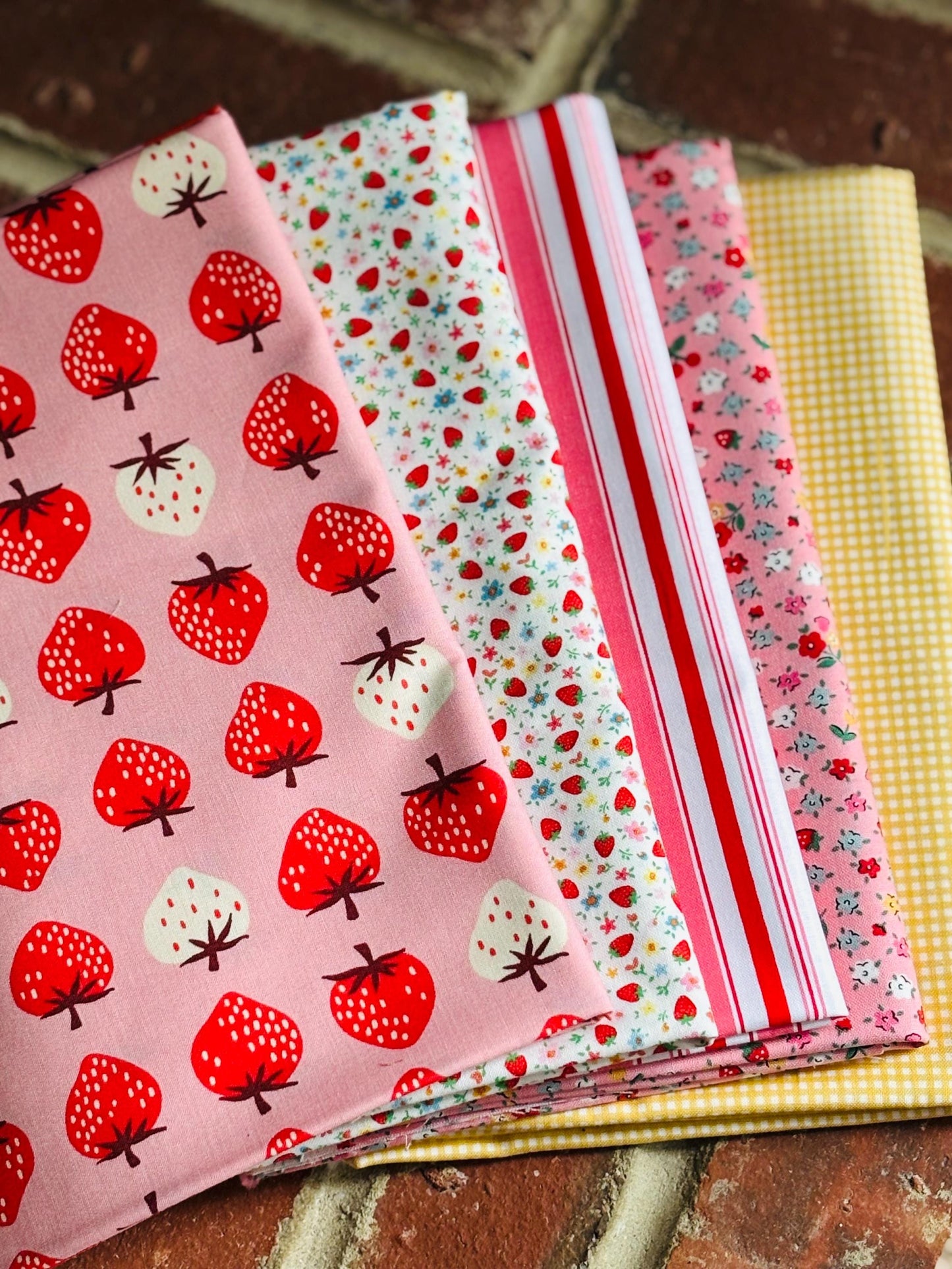 Berry burst # 2 - Ruby star - 13 piece FQ bundle - Strawberry - Market day | Cotton+Steel - Kimberly Kight - Poppie cotton - red strawberry