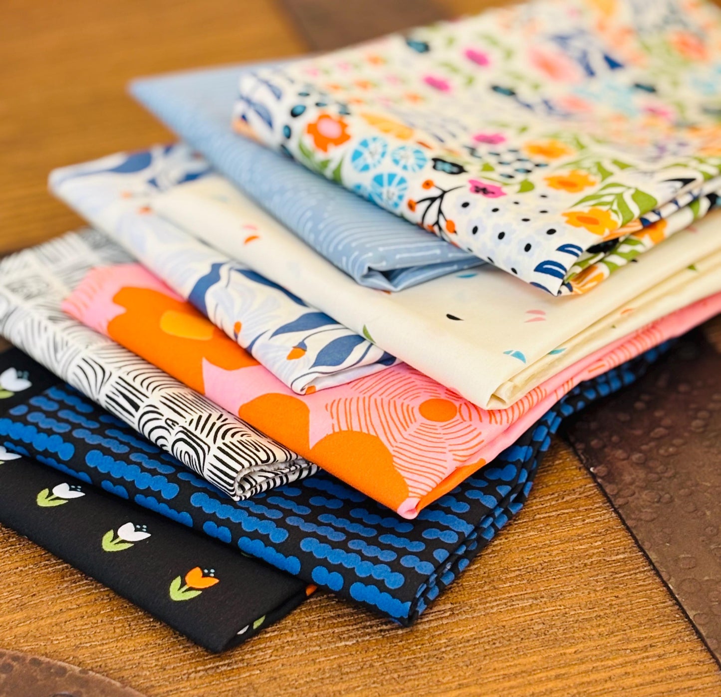 The Cur8tor - in stock - 8 Fat quarter bundle | abstract | AGF