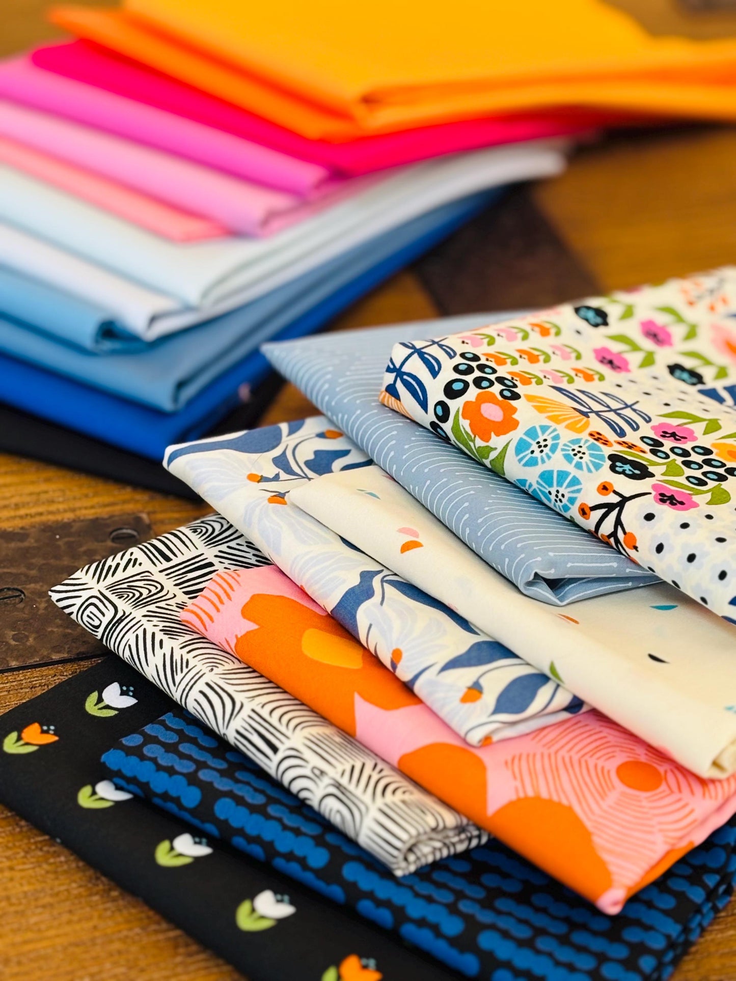 The Cur8tor - in stock - 8 Fat quarter bundle | abstract | AGF