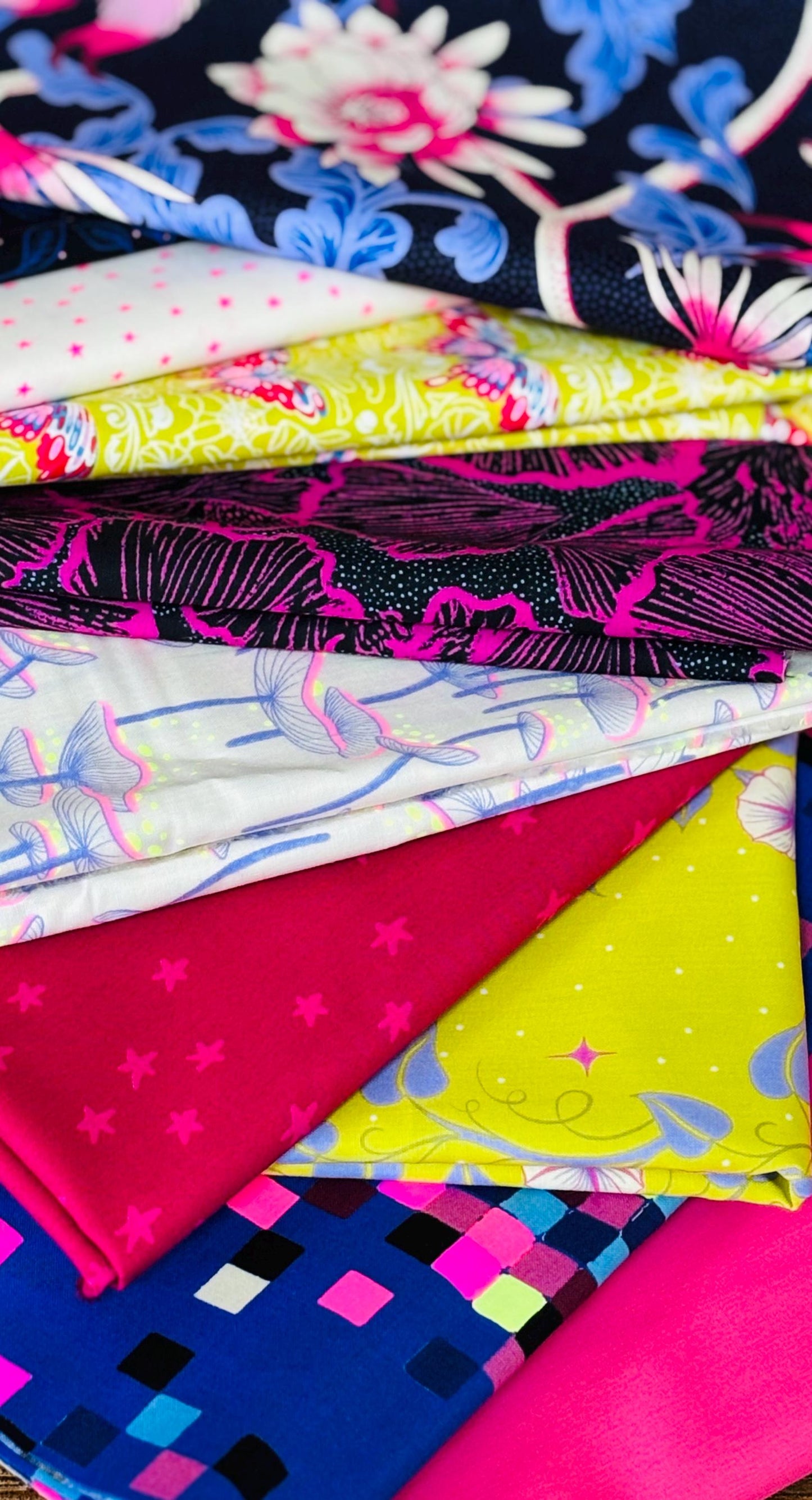 Glow garden and more Halloween 11 fat quarter OR 1/2 yd bundle - AGF - Sarah Watts - pure solids sweet n spooky - starry