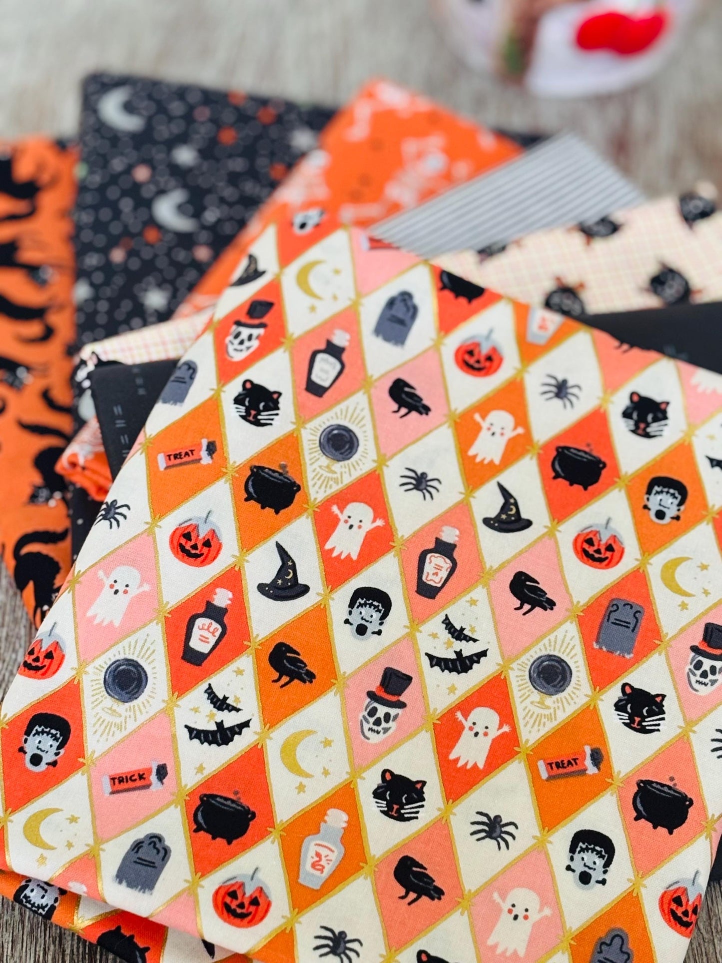 Too cute to spook - cat 7 fat quarter - skeleton - pumpkin - RJR pure solids sweet n spooky ghost scaredy cat