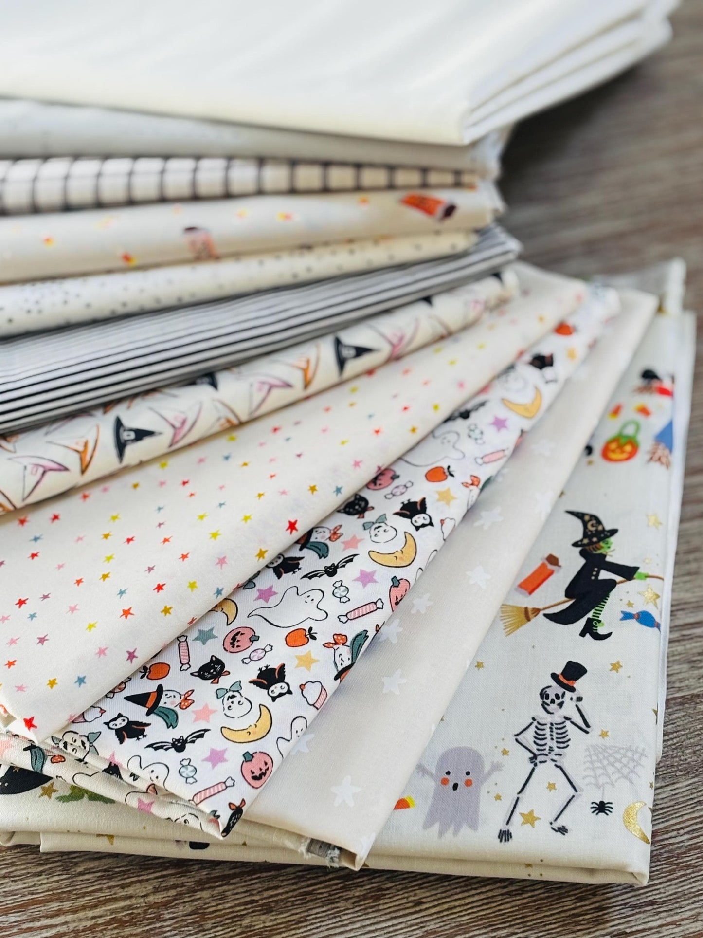 Faintly spooky 11 fat quarter Low volume - skeleton - pumpkin - RJR pure solids sweet n spooky ghost Part 1