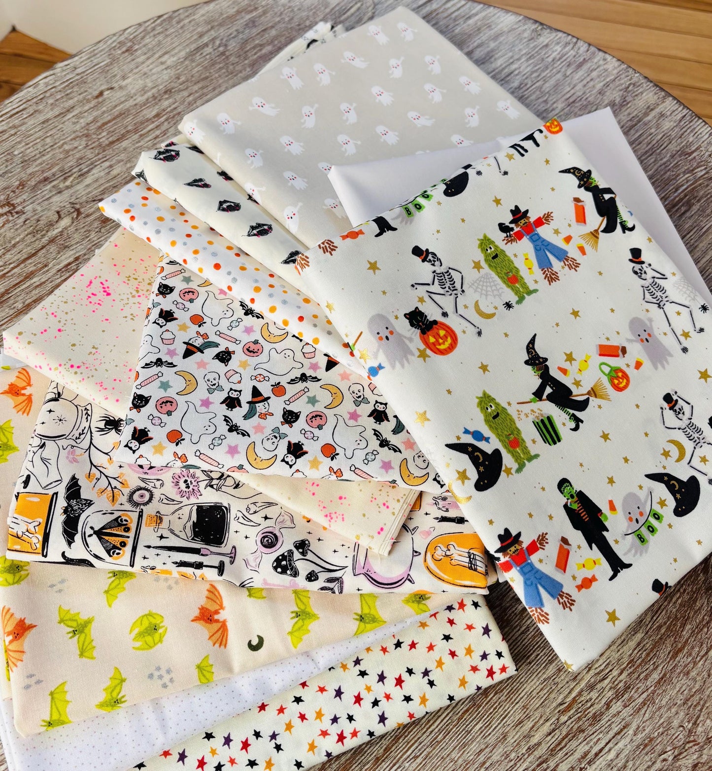 Faintly spooky 11 fat quarter Low volume - skeleton - pumpkin - RJR pure solids sweet n spooky ghost Part 4