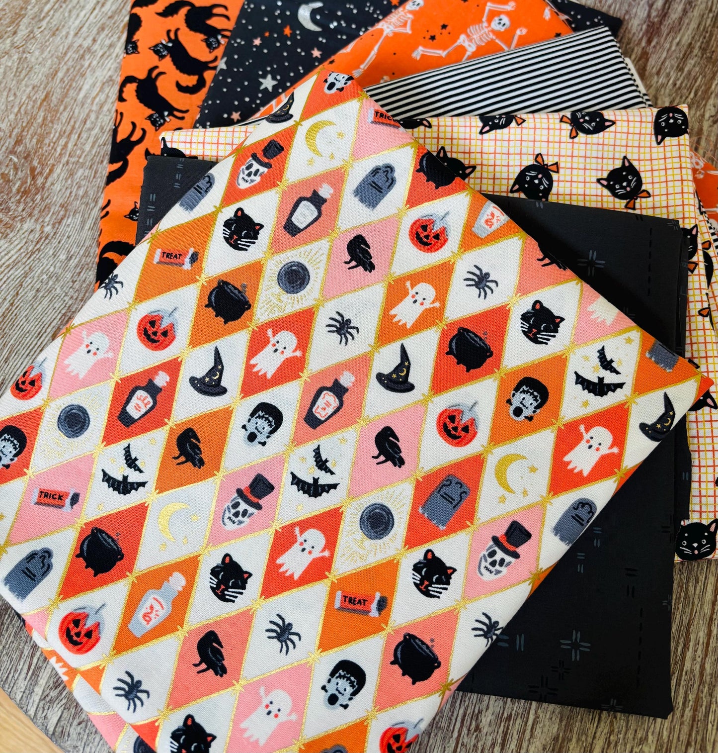 Too cute to spook - cat 7 fat quarter - skeleton - pumpkin - RJR pure solids sweet n spooky ghost scaredy cat