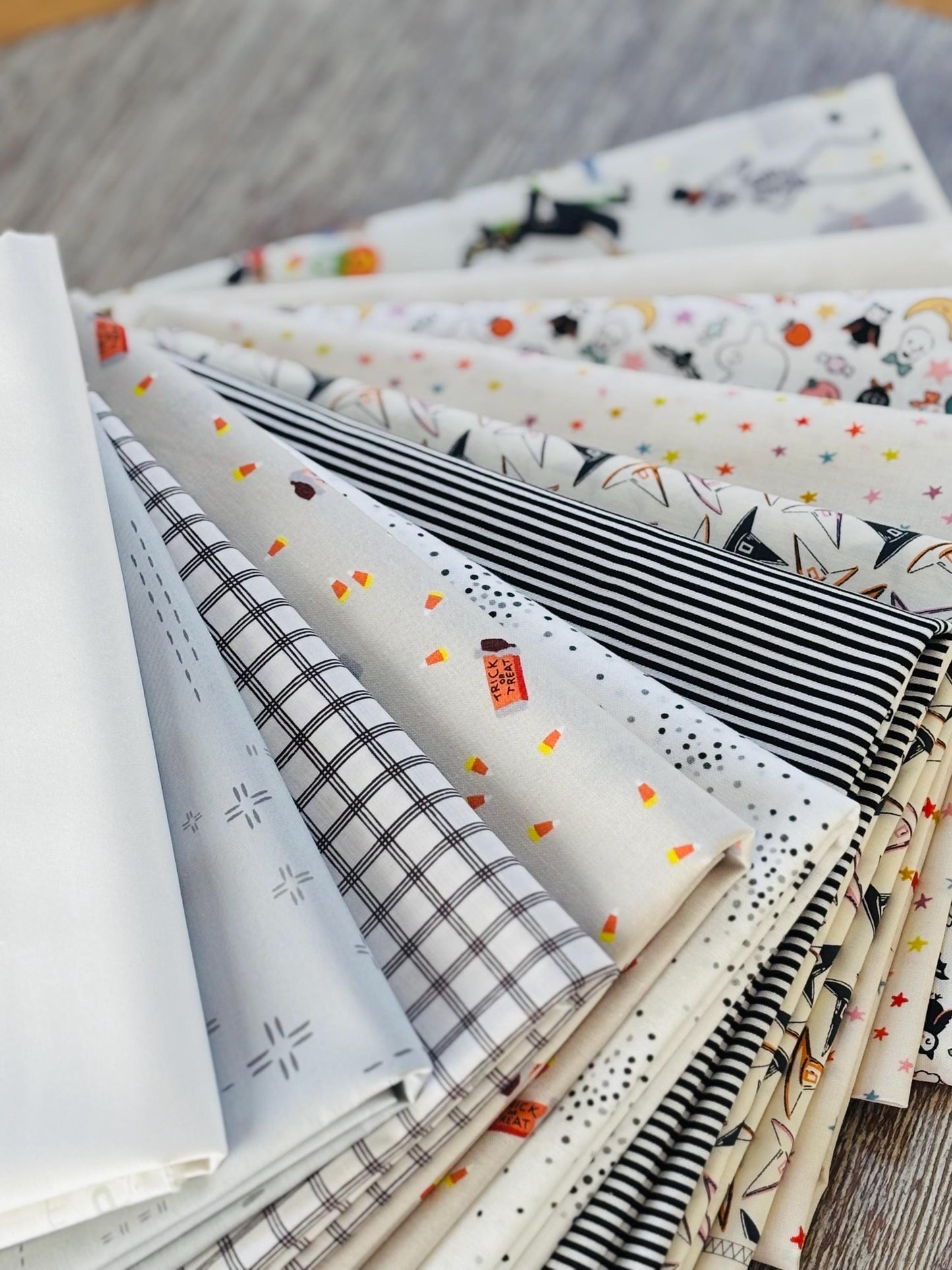 Faintly spooky 11 fat quarter Low volume - skeleton - pumpkin - RJR pure solids sweet n spooky ghost Part 1