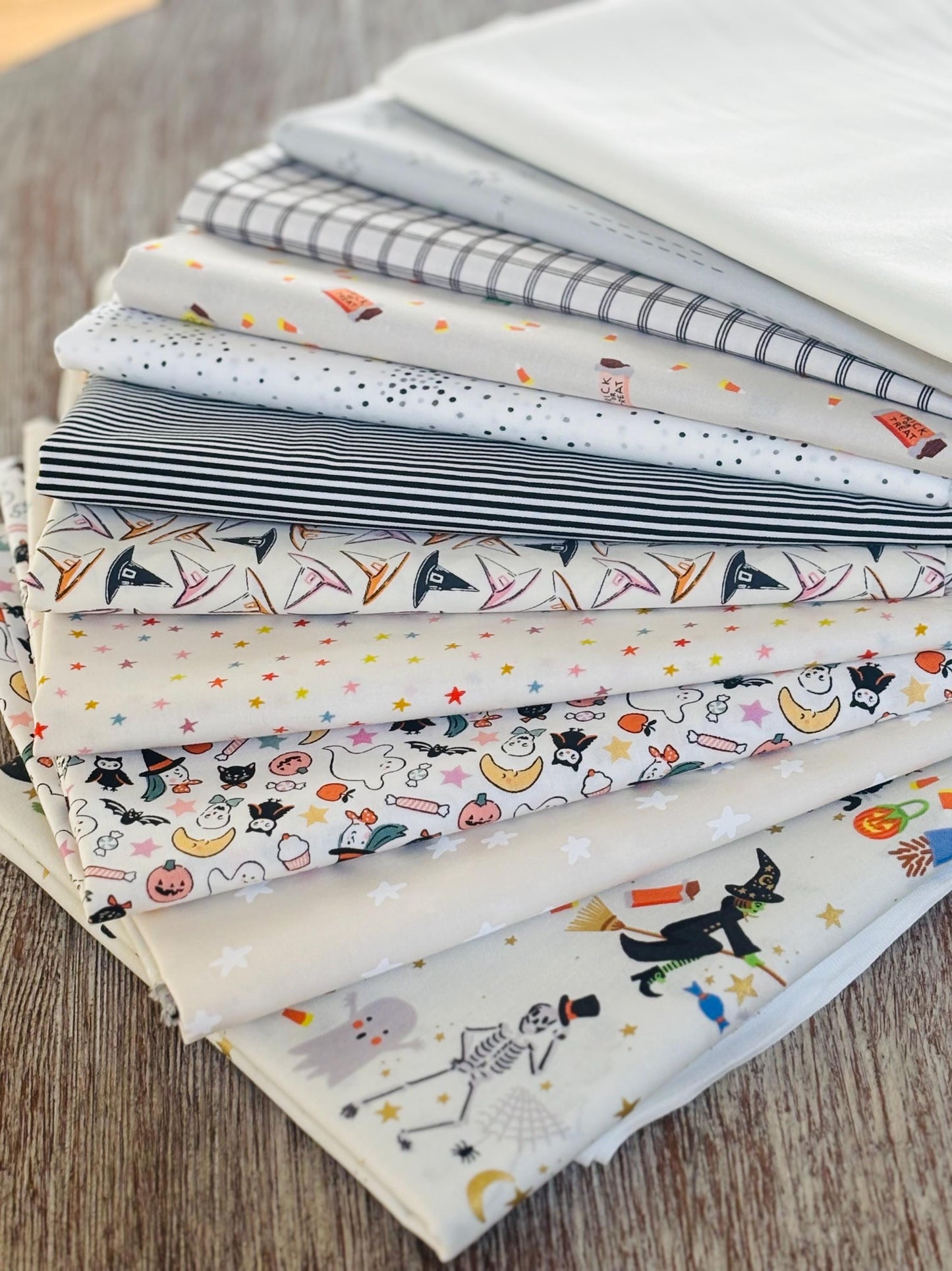 Faintly spooky 11 fat quarter Low volume - skeleton - pumpkin - RJR pure solids sweet n spooky ghost Part 1