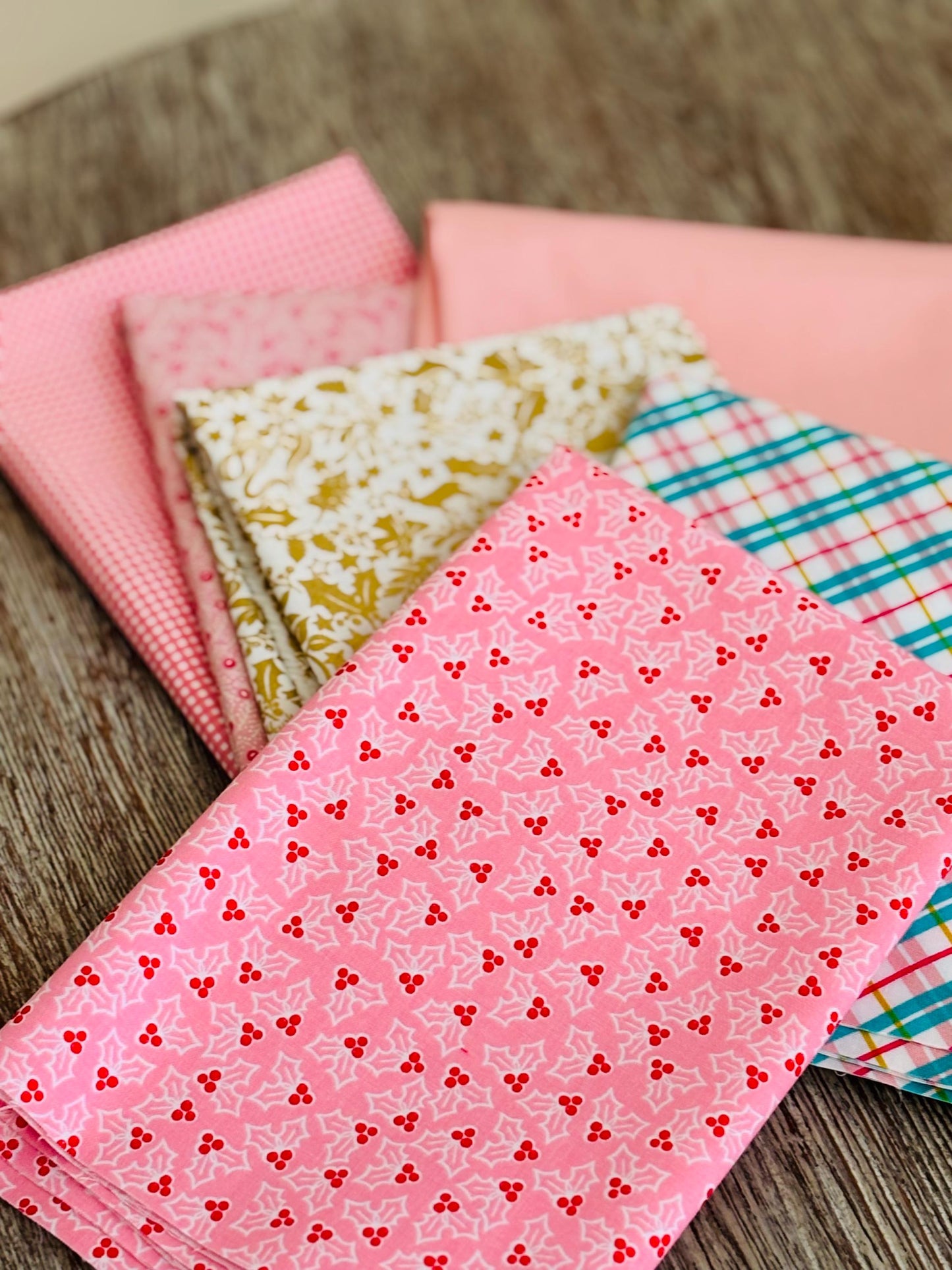 Happy pink Holidays v2 22 FQ bundle AGF Liberty metallic Holiday classics Cozy Christmas Lori Holt Adventale Poppie cotton
