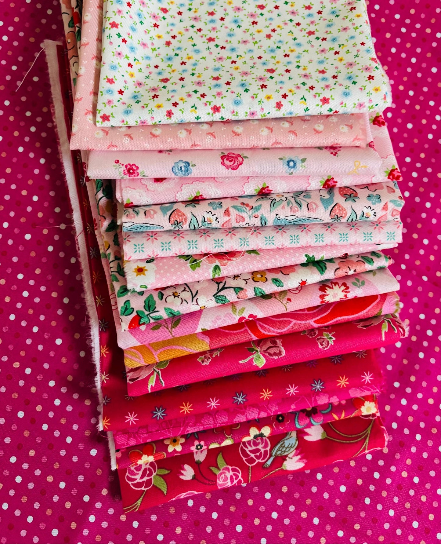 Poppie party 16 fat quarter dark to light pink - Poppie cotton collections - rosy cheeks - calico - seeing dots flower market V2