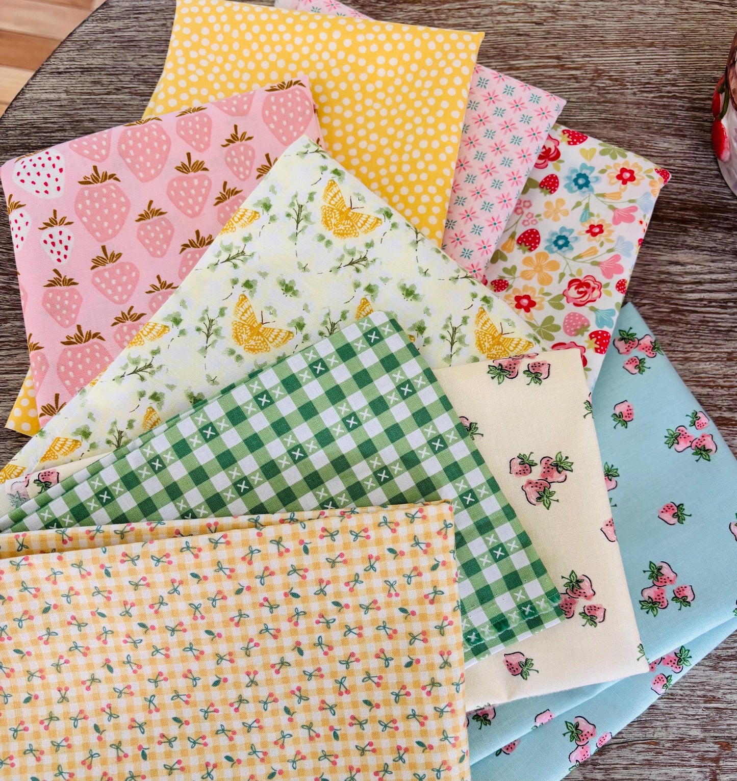 Hello spring - 9 fat quarter bundle - Poppie cotton AGD RBD Under the apple tree Plaid Rosy cheeks strawberry