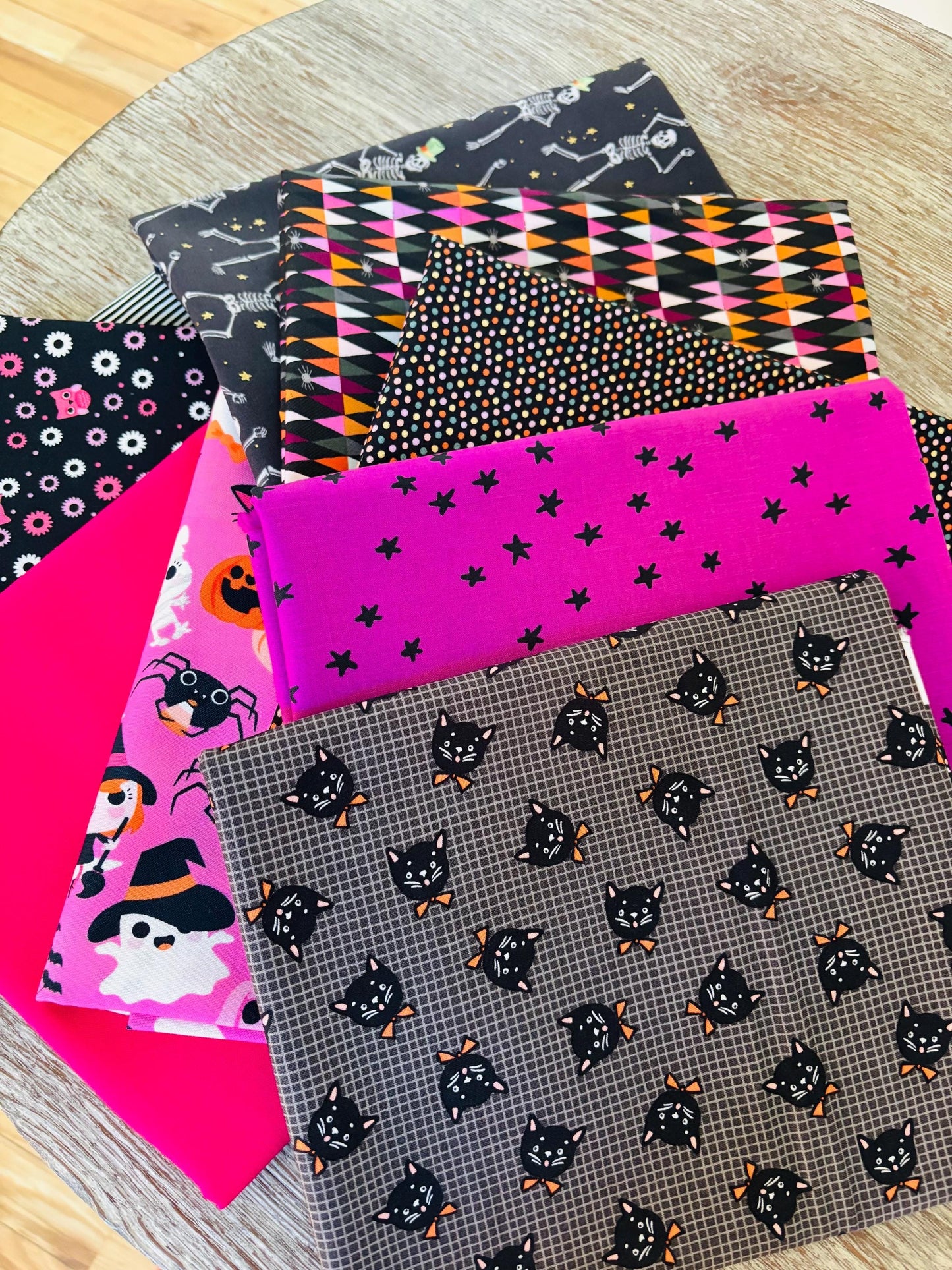 Return of pink halloween part 7 - 9 fat quarter bundle - Not scary