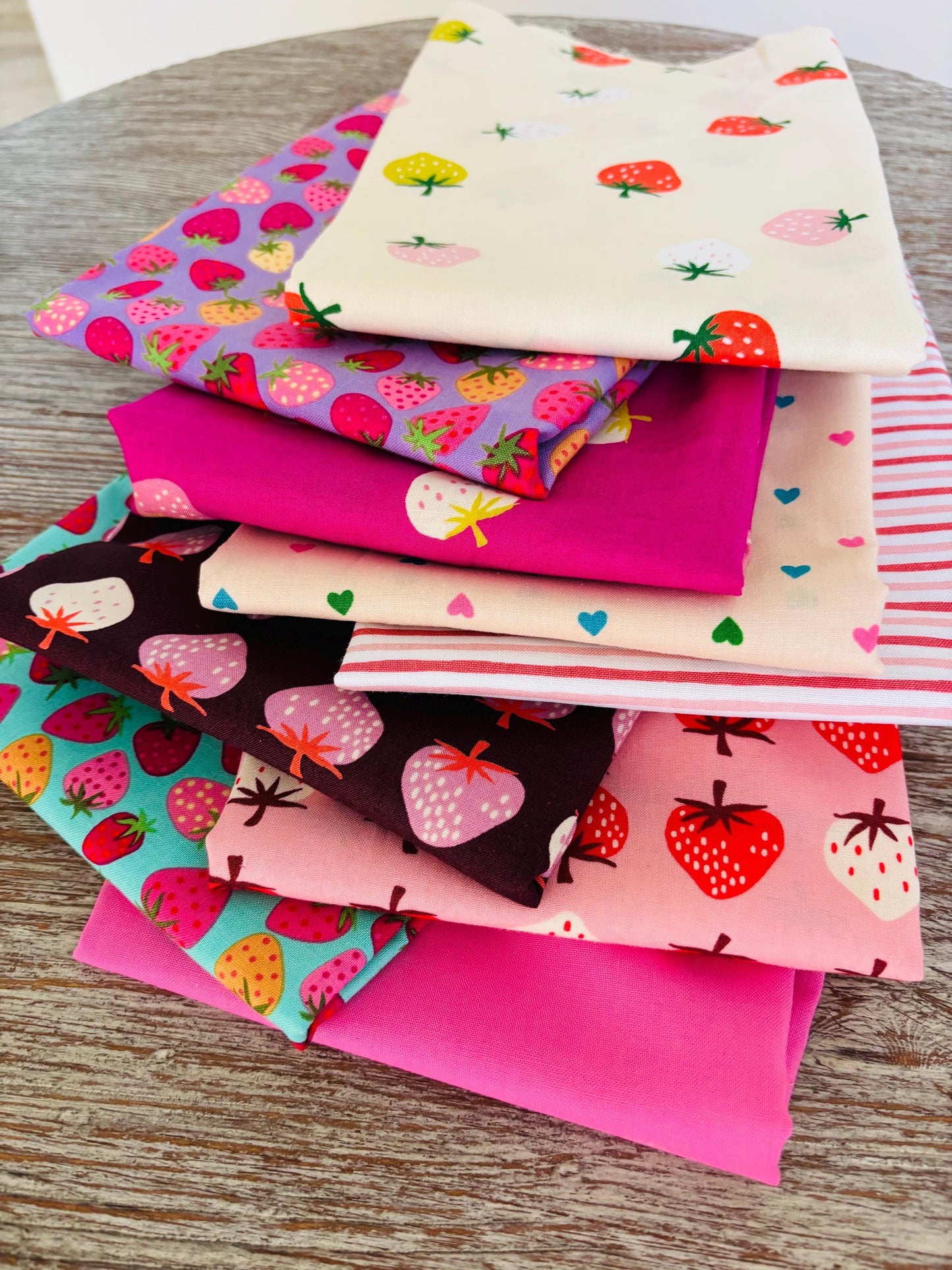 Strawberry heart - 9 fat quarter bundle - Poppie cotton AGD RBD Under the apple tree Plaid Rosy cheeks strawberry