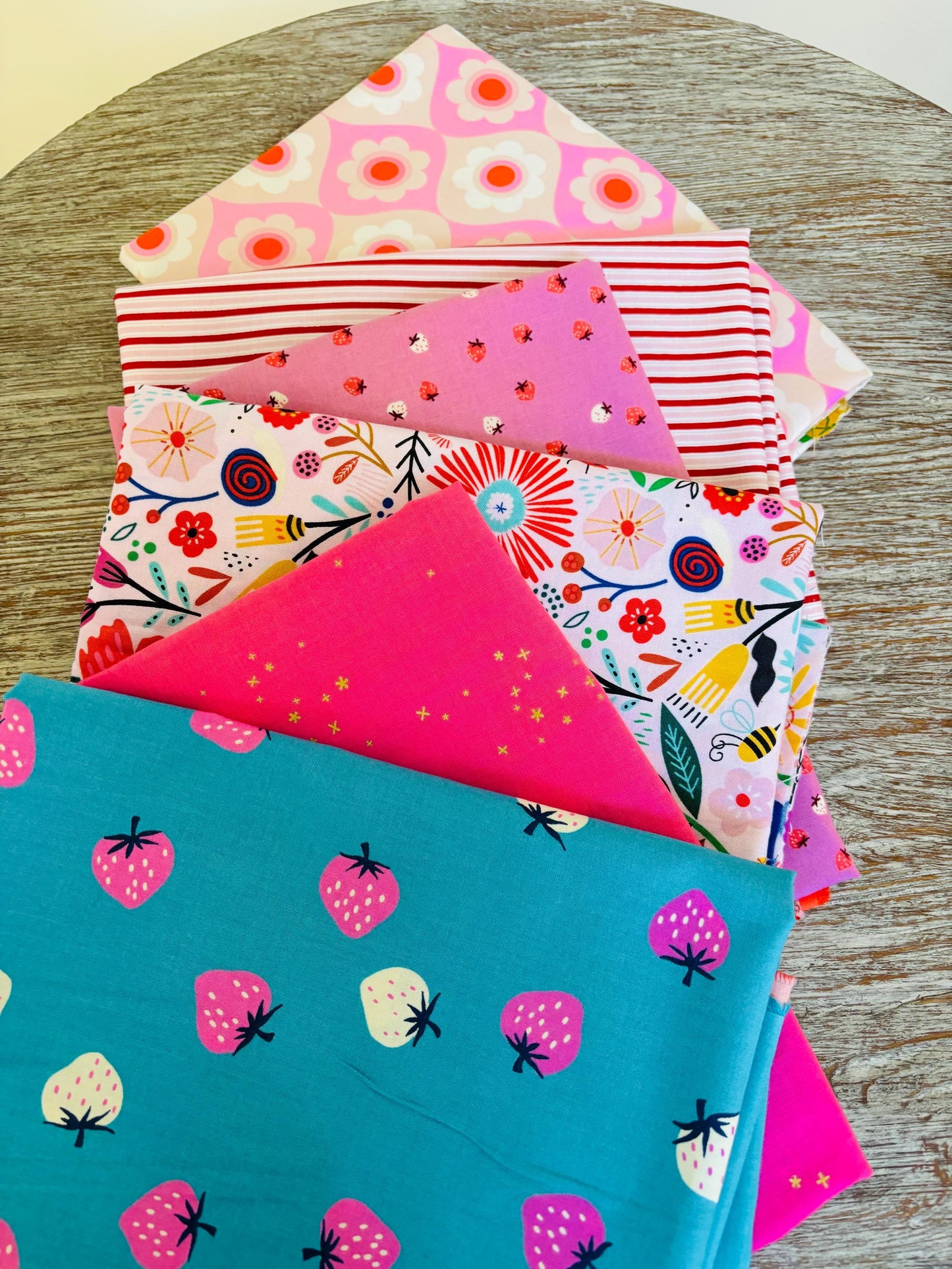 Neon strawberry - 6 fat quarter bundle - Poppie Cotton Ruby star calico starry stripe