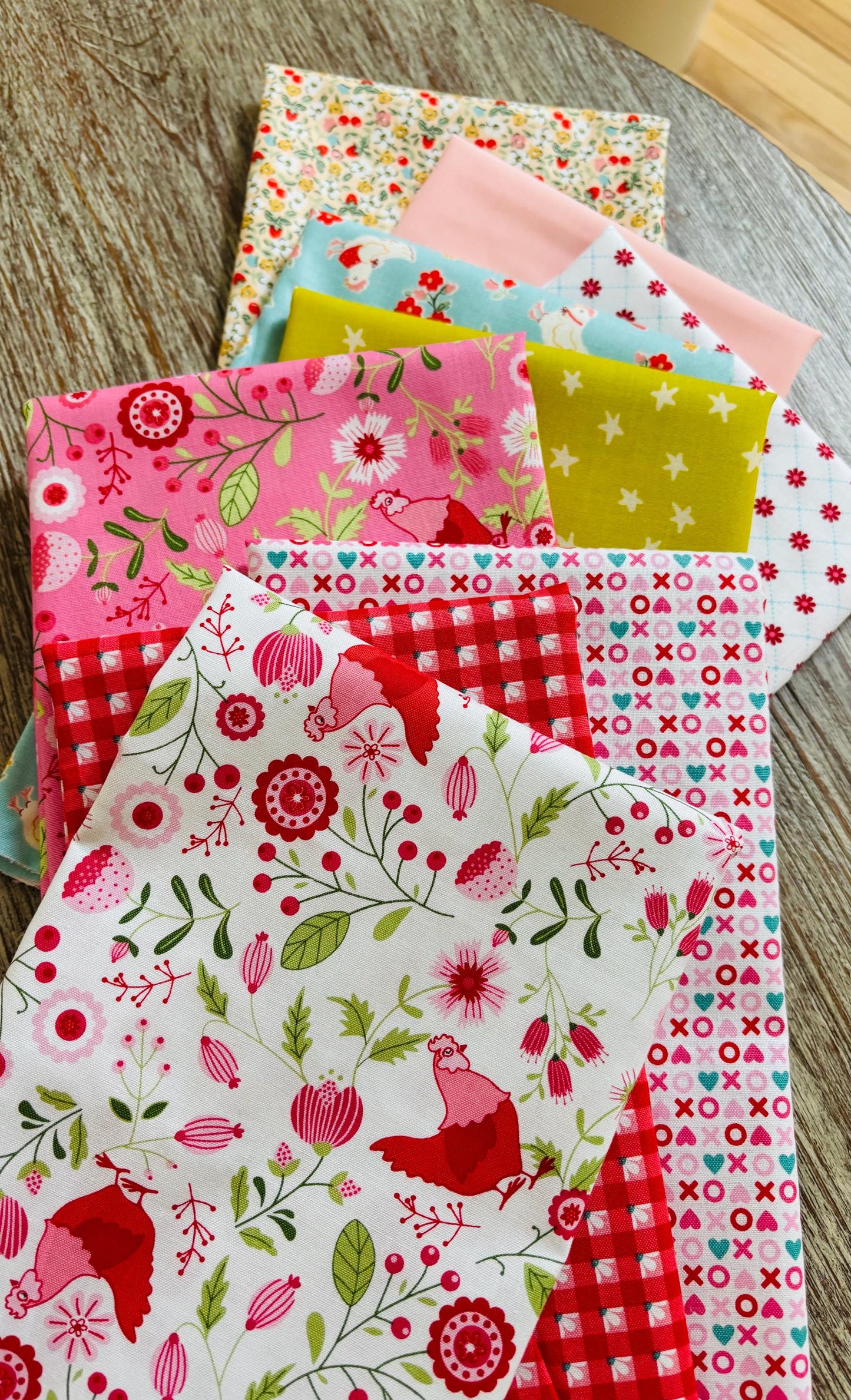 Henhouse XOXO #2 - 9 fat quarter - Smitten chicken farmhouse fancy AGF Plaid