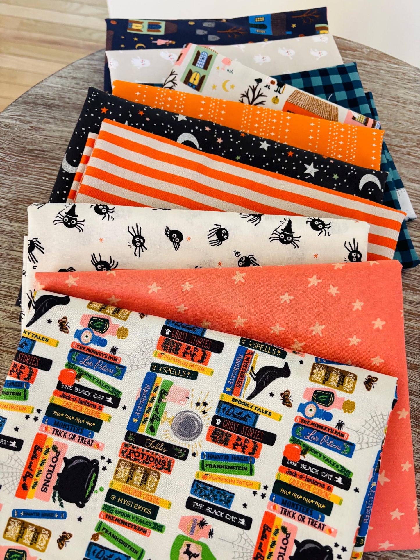 Ghost town - 10 fat quarter bundle - halloween