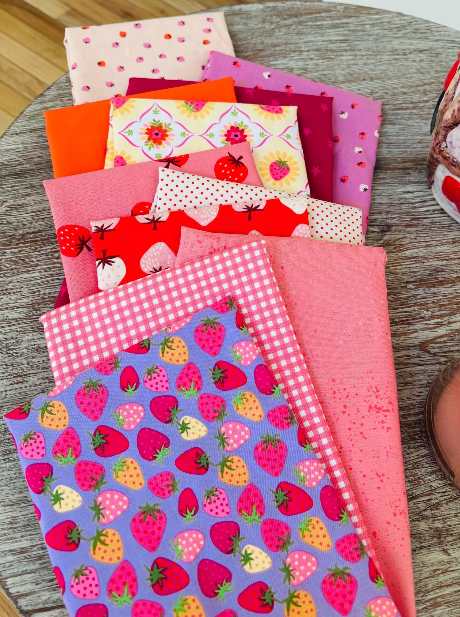 Strawberry with a hint of raspberry # 2 | Fat quarters bundles 11 fabrics | AGF RBD | Ruby star Kimberly Kight