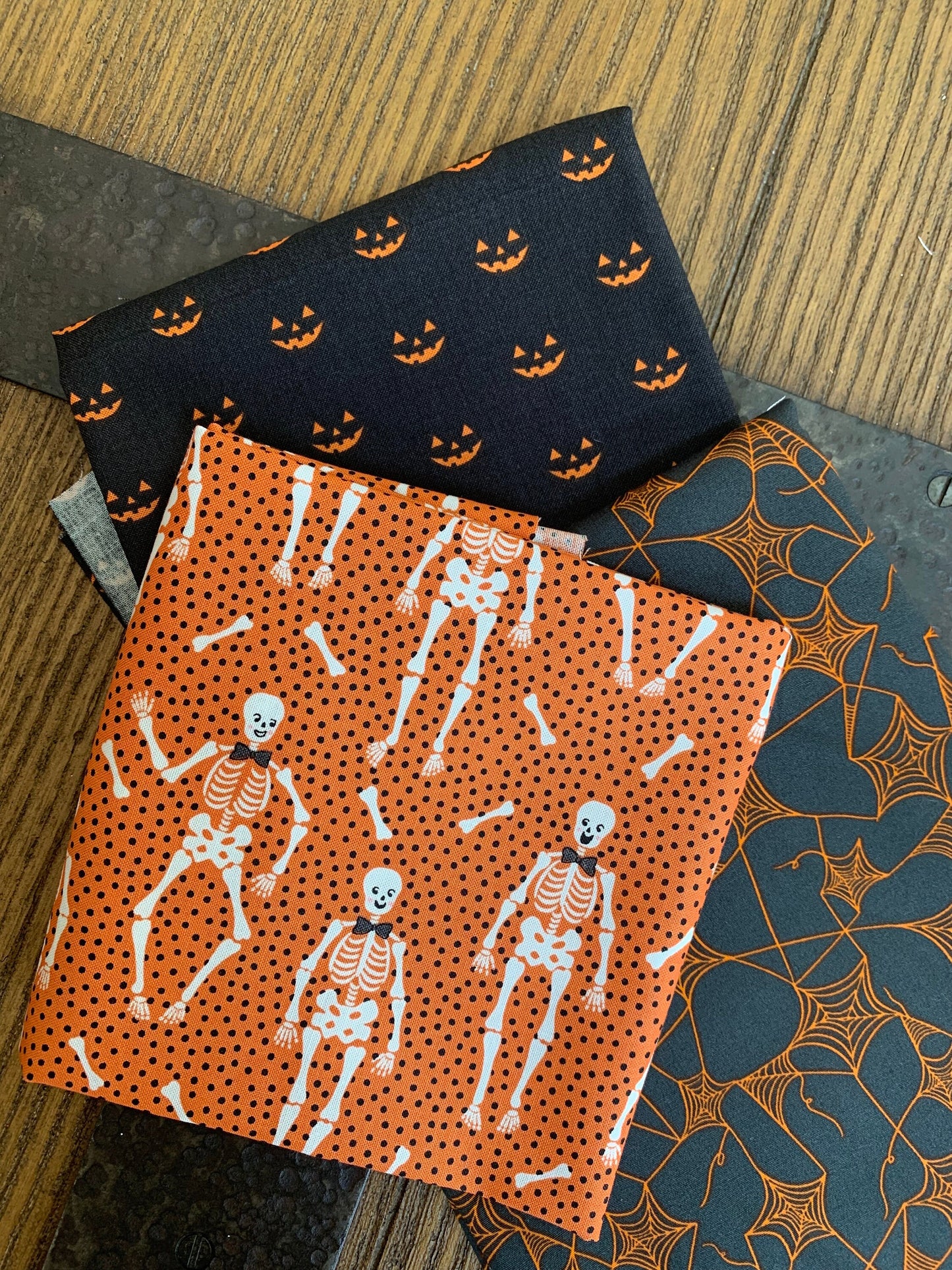 Orange and Black Halloween by color -  AGF spooky n sweet - Poppie cotton |  8 Fat quarters fabrics | sweet tooth | spooky witchy