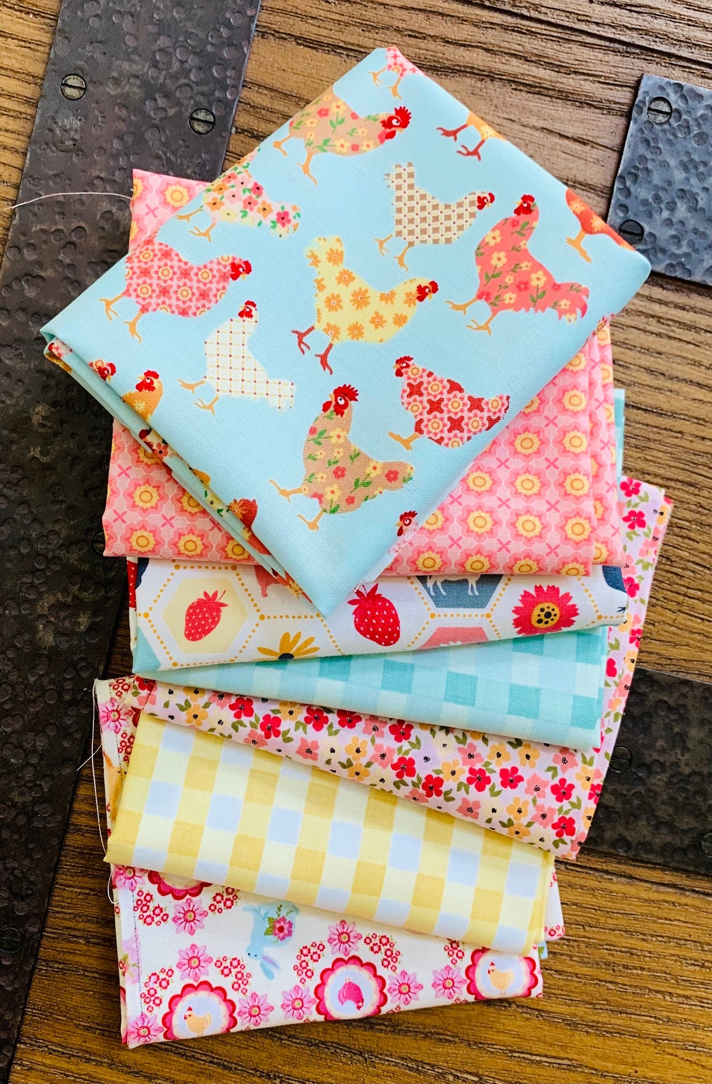 Cheeky chickens and more  | 7 fat quarter bundle | Prairie sister homestead | strawberry | plaid  | Poppie cotton