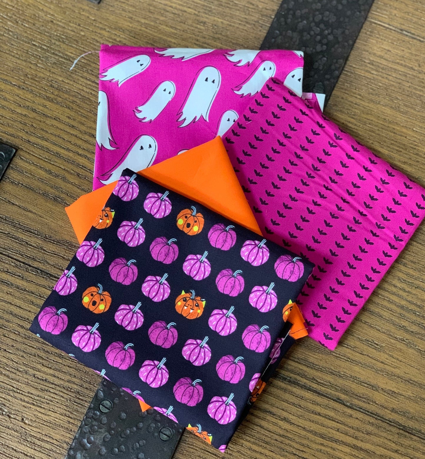 Fabulous pink Halloween spooky 'n Sweeter and more 15 FQ bundle | In stock | Halloween | Pure solid | bring your own boos