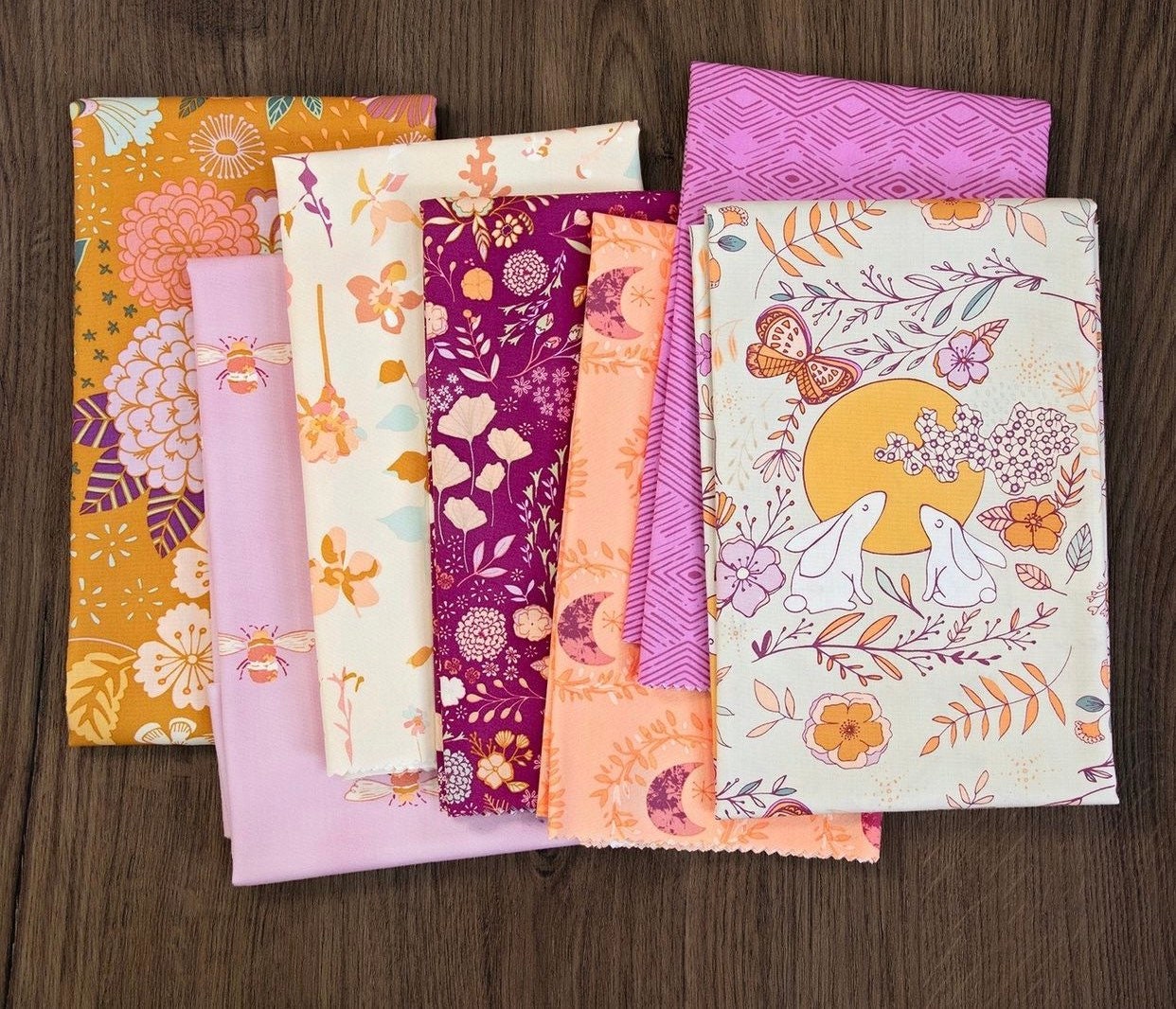 The Season of Tribute yardage - Crafting magic by Maureen Cracknell | AGF | Bumble Five TRB5008 | In stock