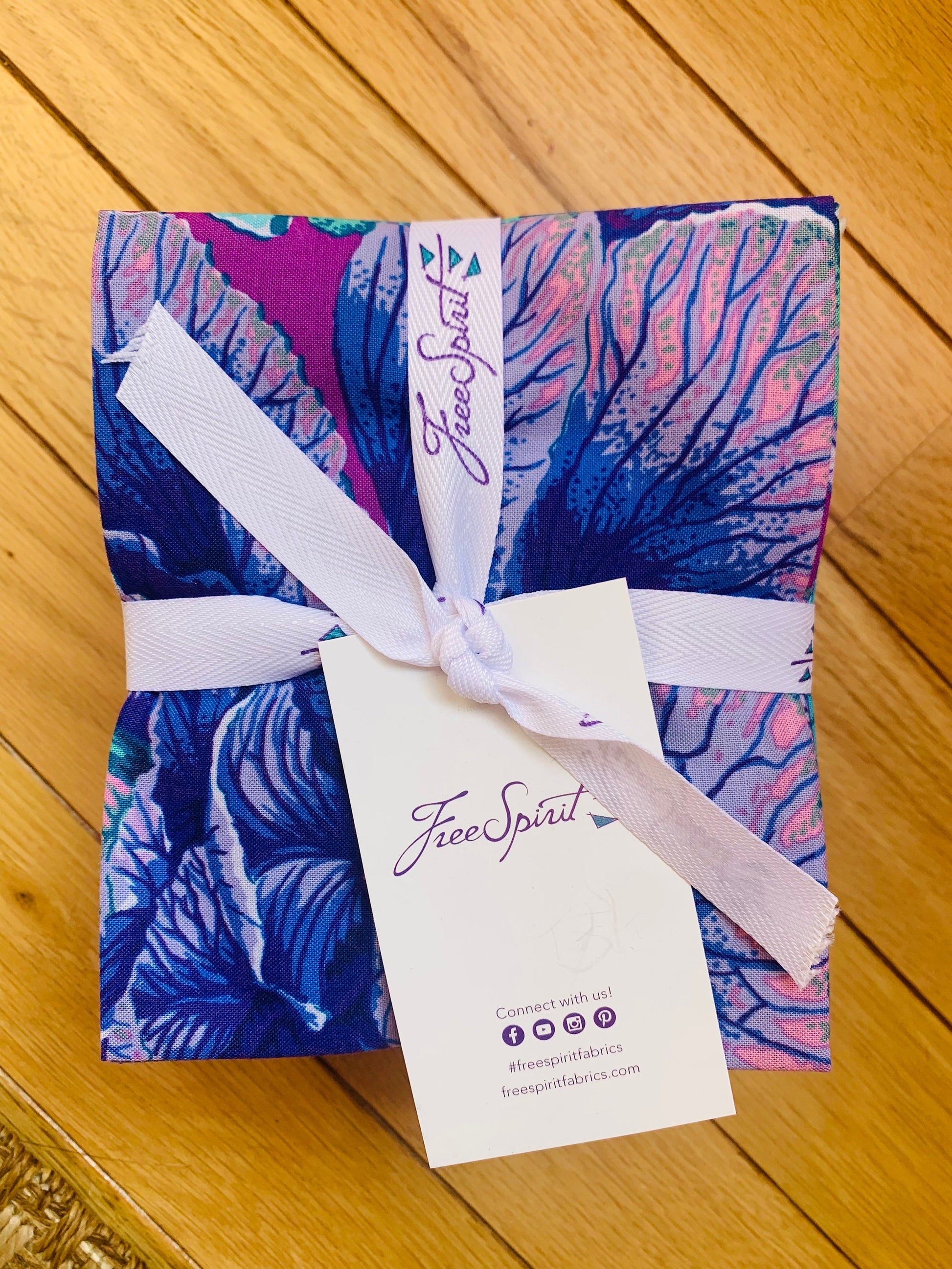 Kaffe Fassett Aug 2023 COOL 19 pc - Free Spirit - IN STOCK - Fat quarter bundle