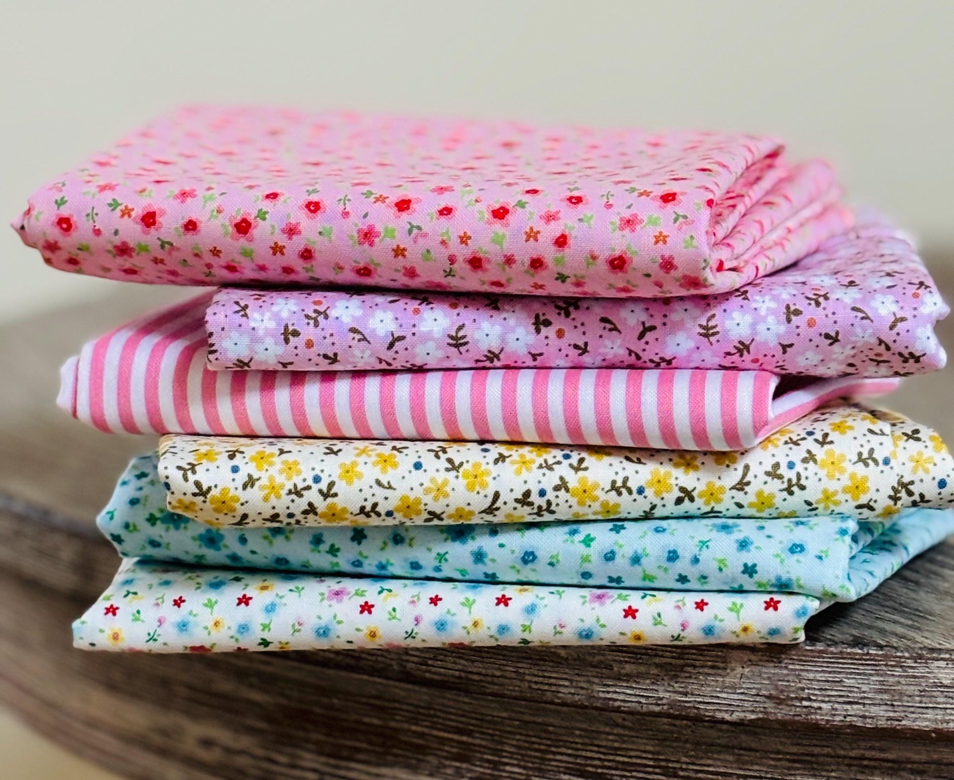 Ditsy tiny flowers - 6 fat quarter bundle including a matching stripe - Market day - poppie cotton - delightful department store