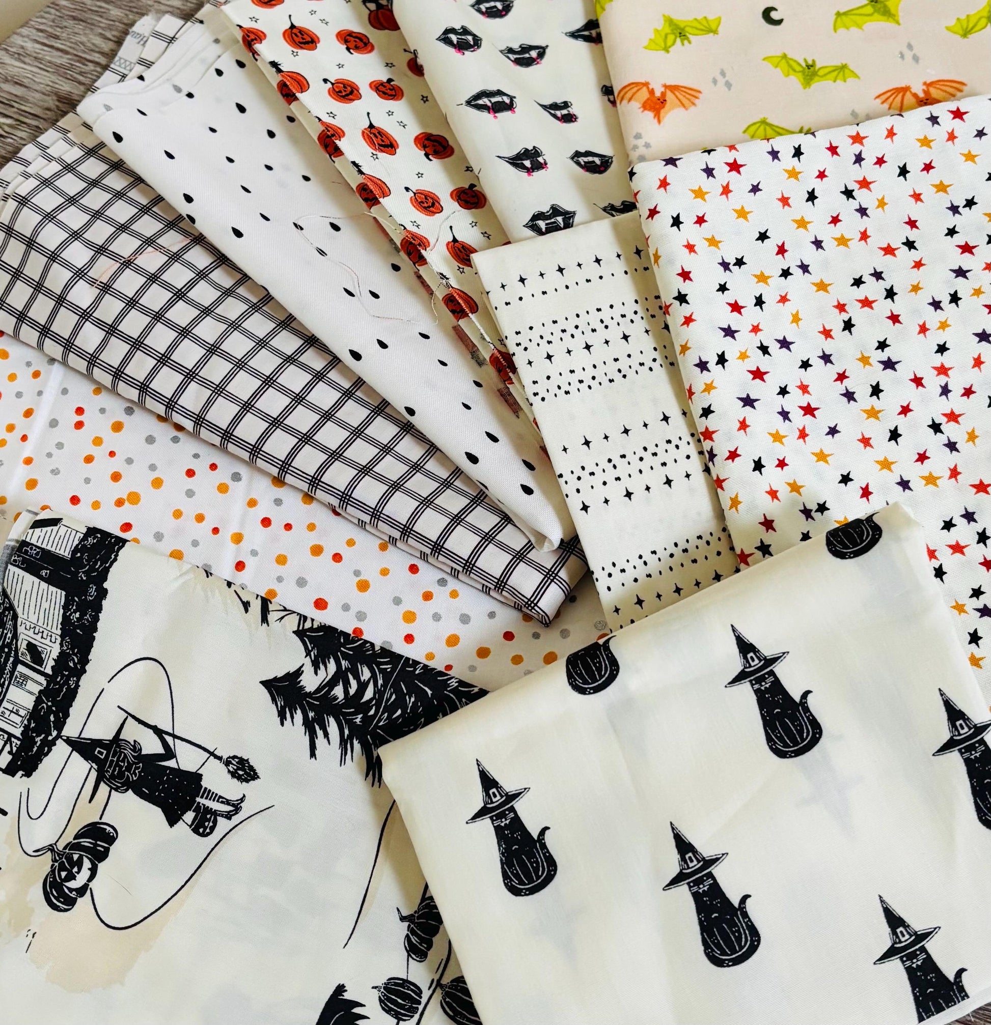 Halloween by color - low volume / day - cream / white / light AGF spooky n sweet - 10 Fat quarters fabrics