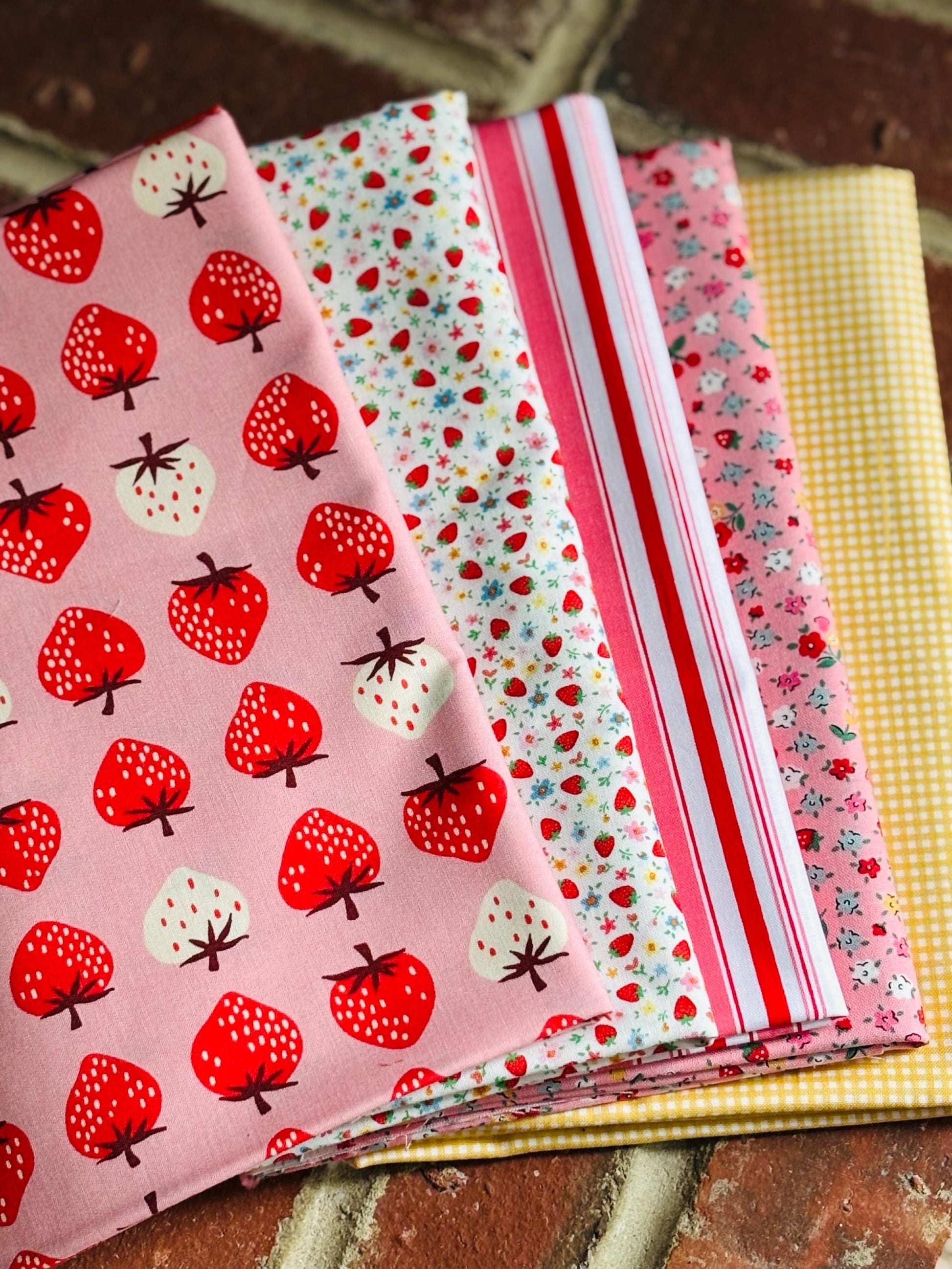 Berry burst # 2 - Ruby star - 13 piece FQ bundle - Strawberry - Market day | Cotton+Steel - Kimberly Kight - Poppie cotton - red strawberry