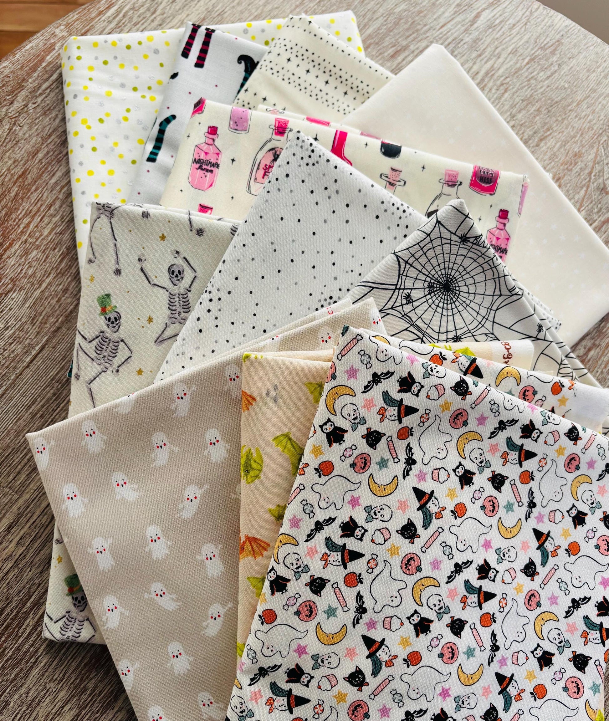 Faintly spooky 11 fat quarter Low volume - skeleton - pumpkin - RJR pure solids sweet n spooky ghost Part 3