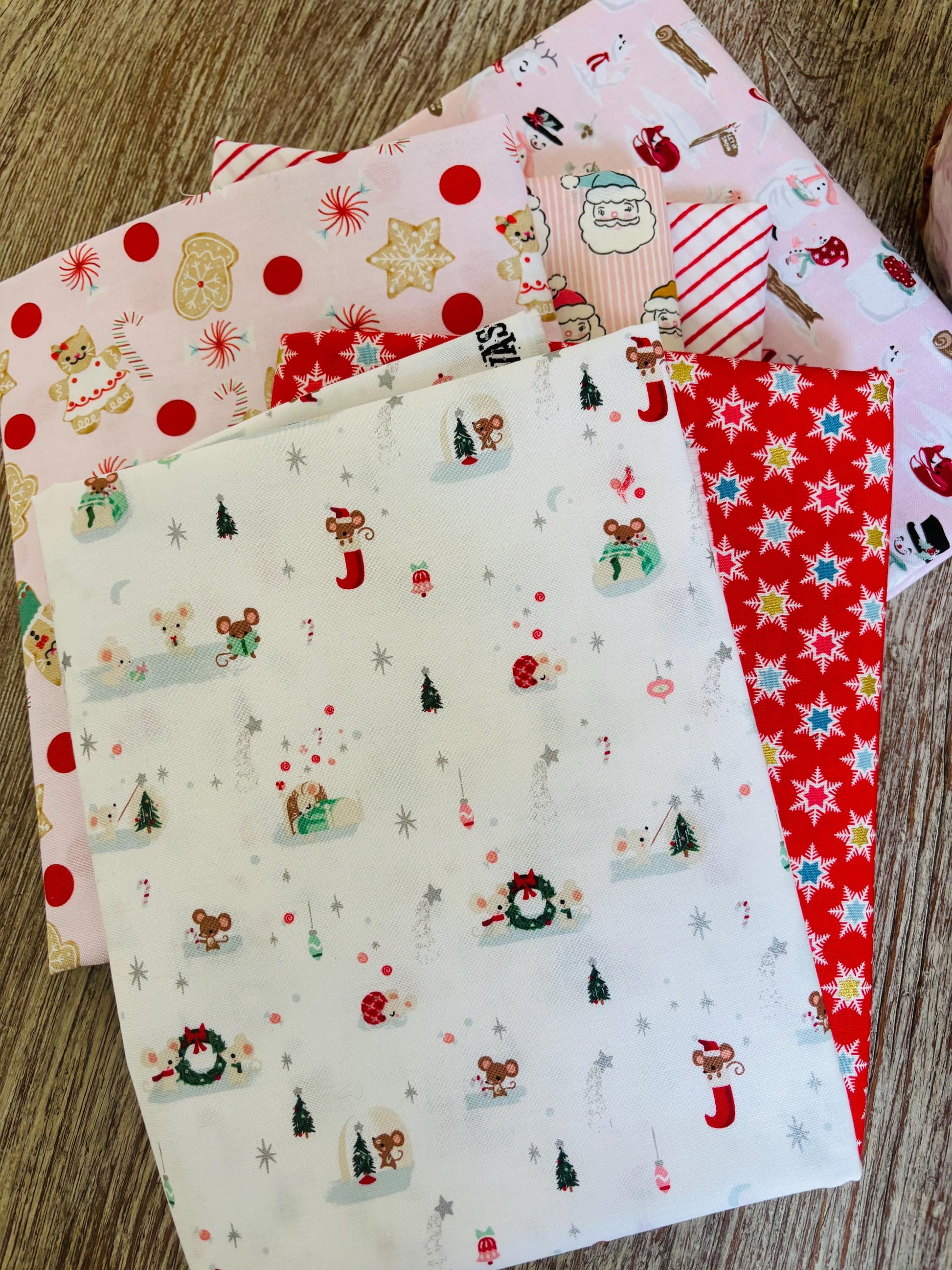 Holiday cuties 11 fat quarter classic christmas fairy presents metallic Santa