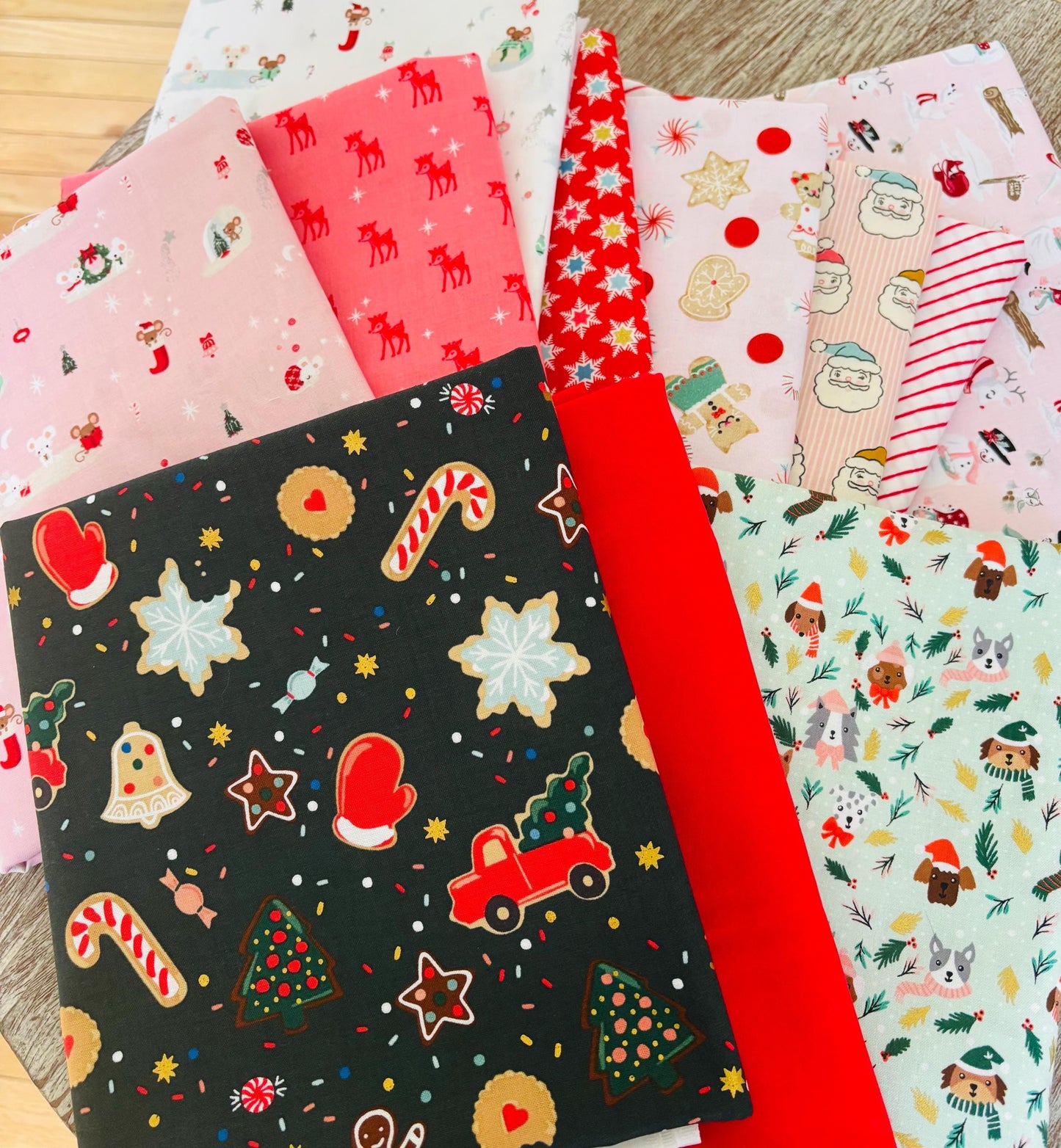 Holiday cuties 11 fat quarter classic christmas fairy presents metallic Santa