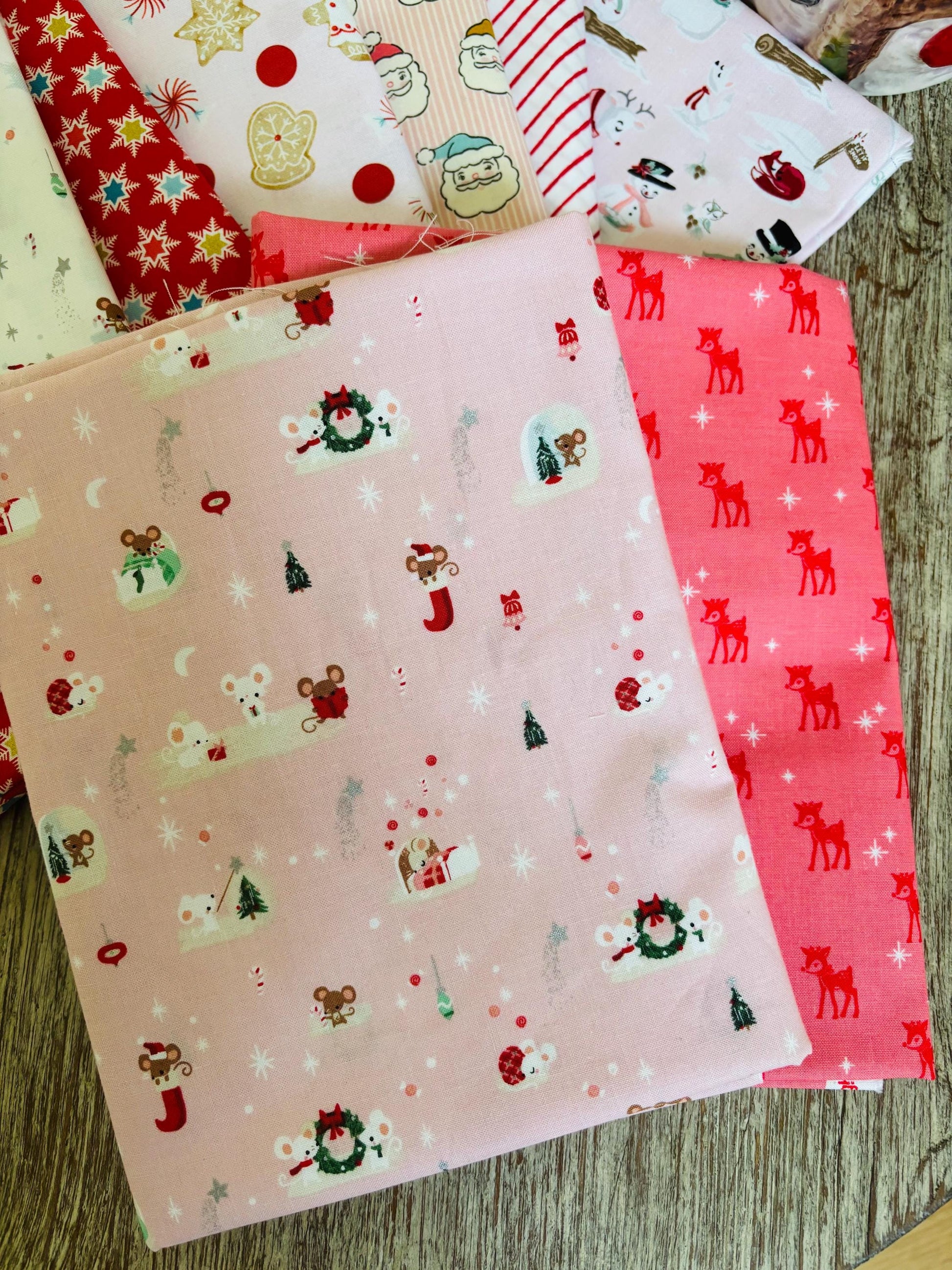 Holiday cuties 11 fat quarter classic christmas fairy presents metallic Santa