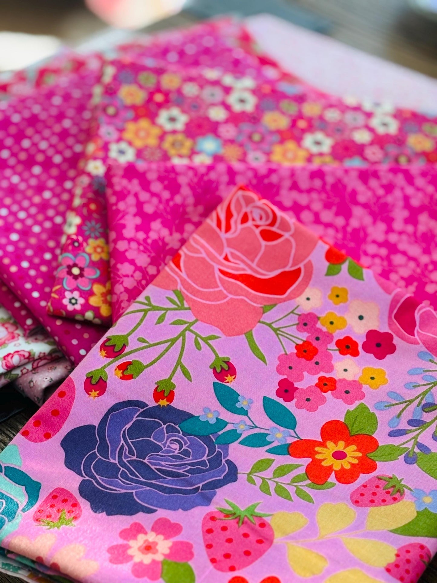 Poppie party 16 fat quarter dark to light pink - Poppie cotton collections - rosy cheeks - calico - seeing dots flower market V2