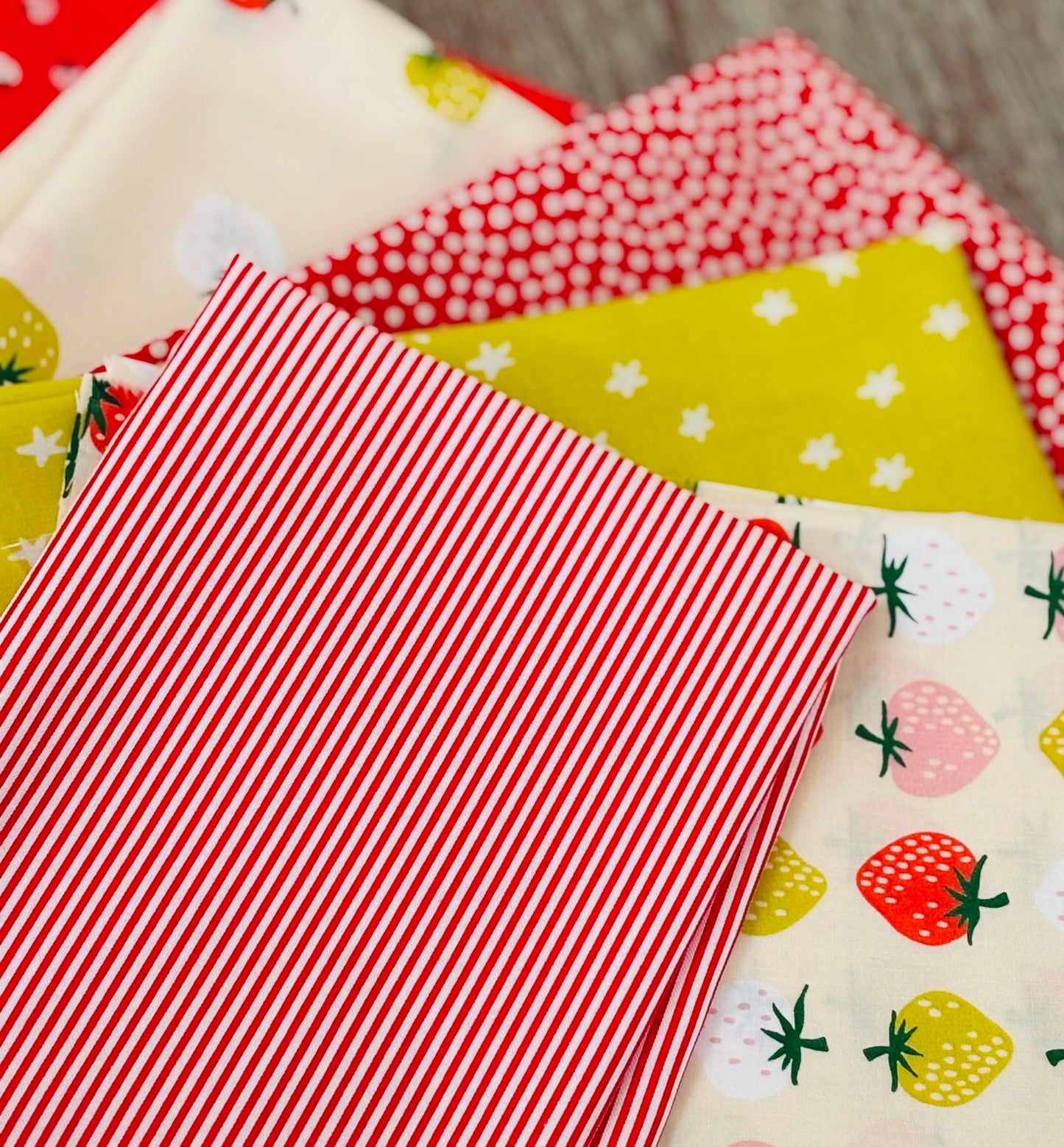 Strawberry overload # 2 seasonal - 13 fat quarter bundle - Strawberry - mushroom blooms - stripe under the apple tree