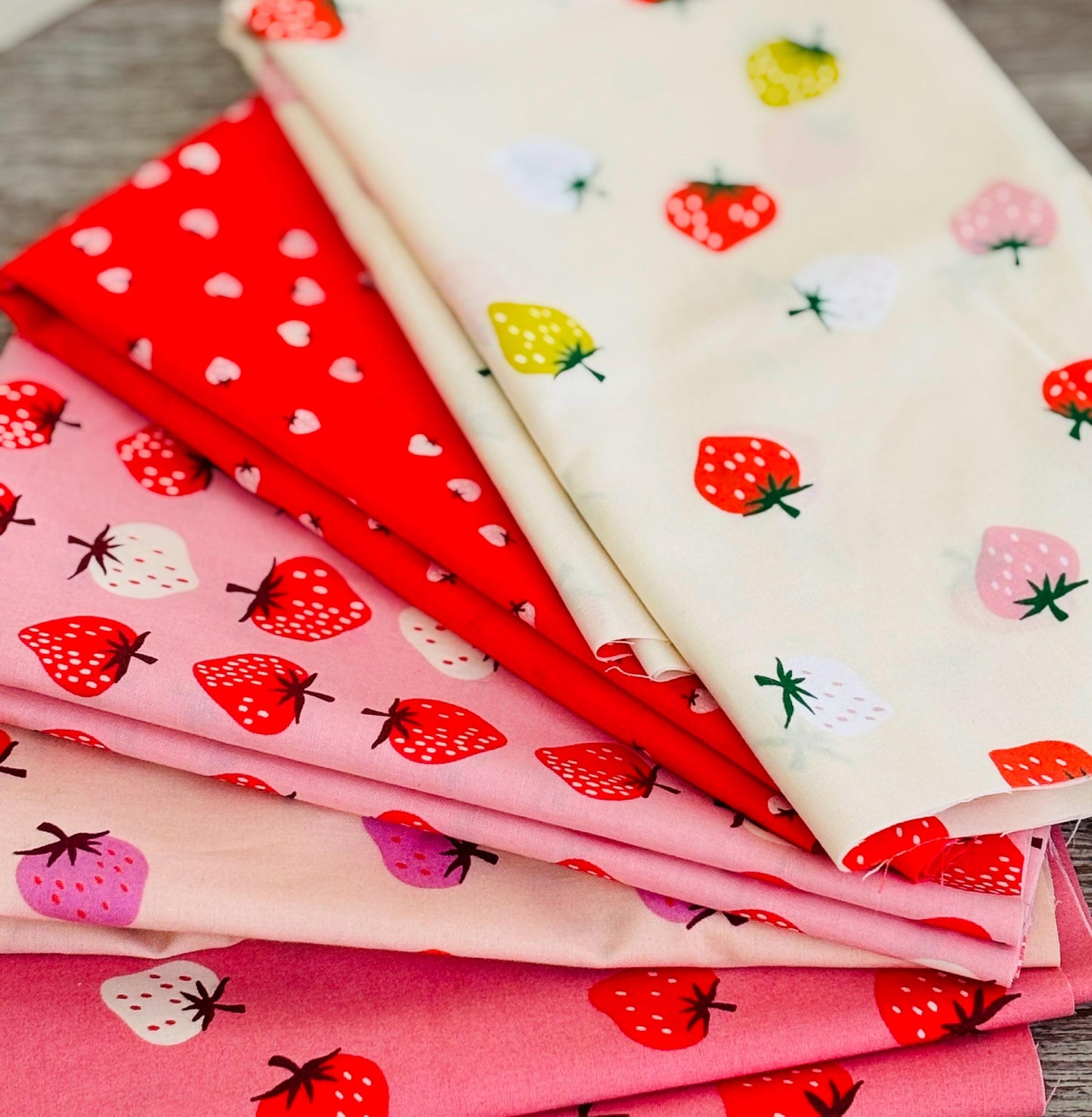 Strawberry overload # 2 seasonal - 13 fat quarter bundle - Strawberry - mushroom blooms - stripe under the apple tree