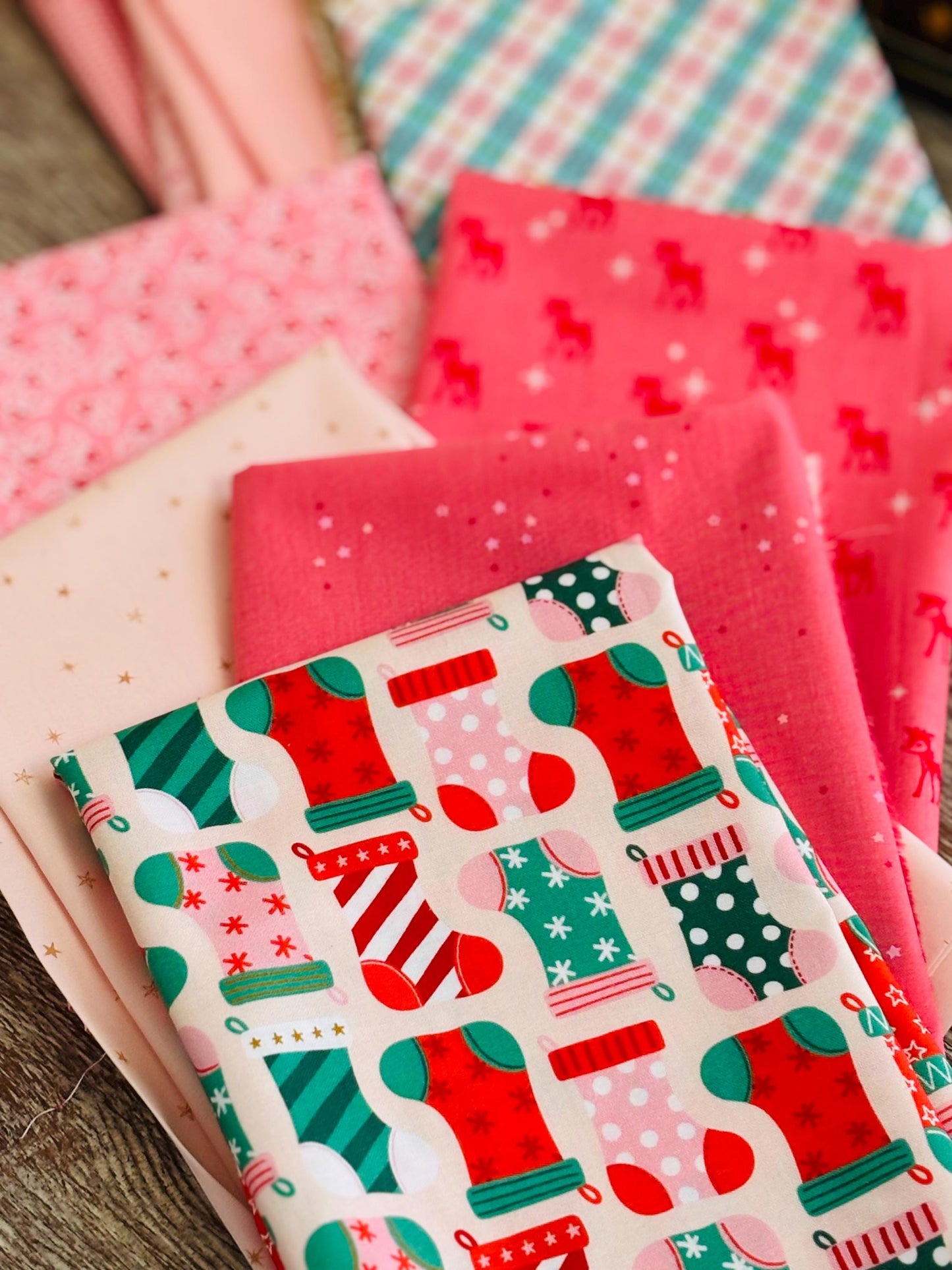 Happy pink Holidays v2 22 FQ bundle AGF Liberty metallic Holiday classics Cozy Christmas Lori Holt Adventale Poppie cotton